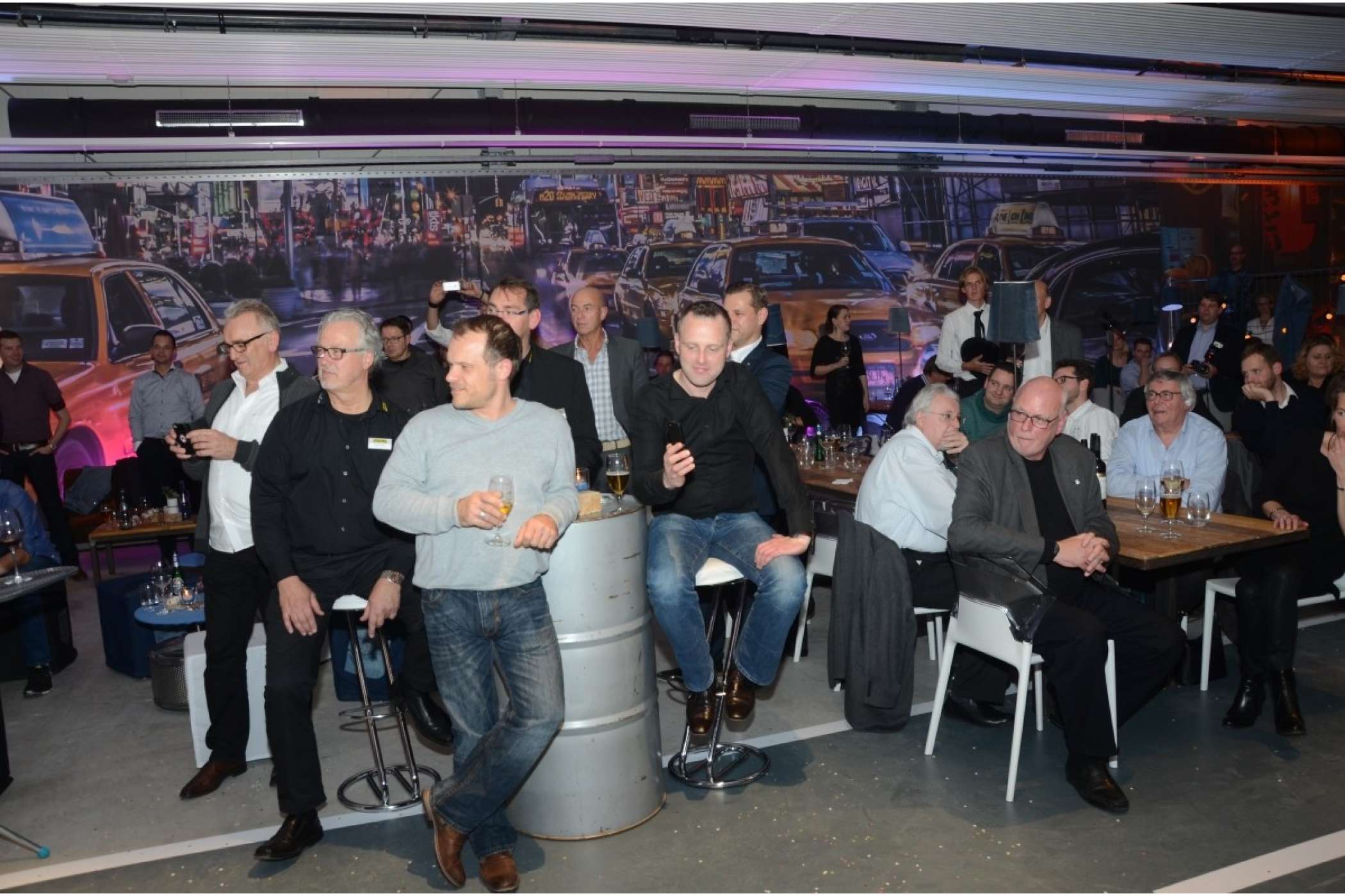 Die neue Produktionshalle III war hübsch dekoriert und bot vier Essensstationen für vier verschiedene Geschmacksrichtungen. | Foto: Dietmar Fund