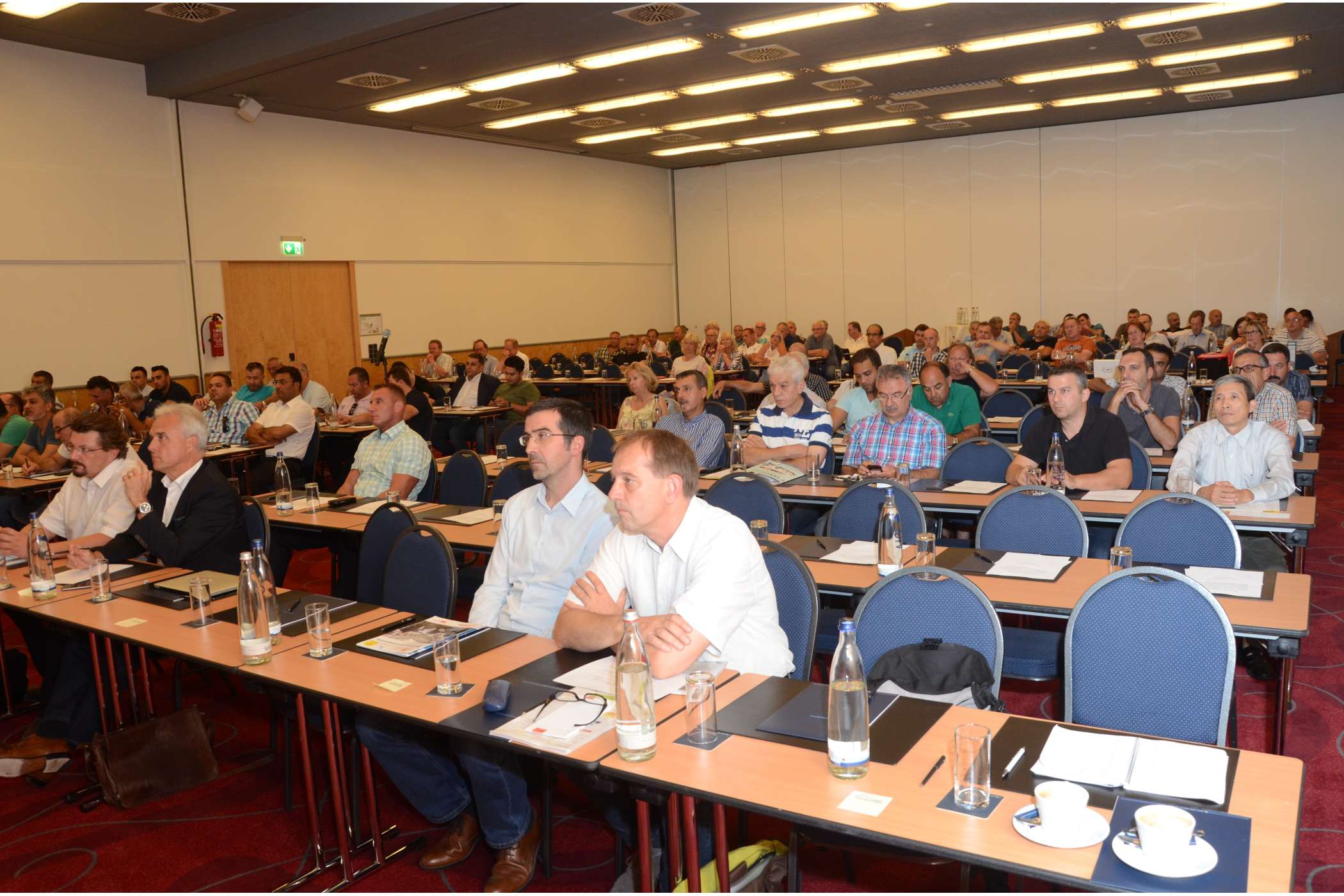 Der Saal des Nürnberger Hilton-Hotels war gut besetzt.