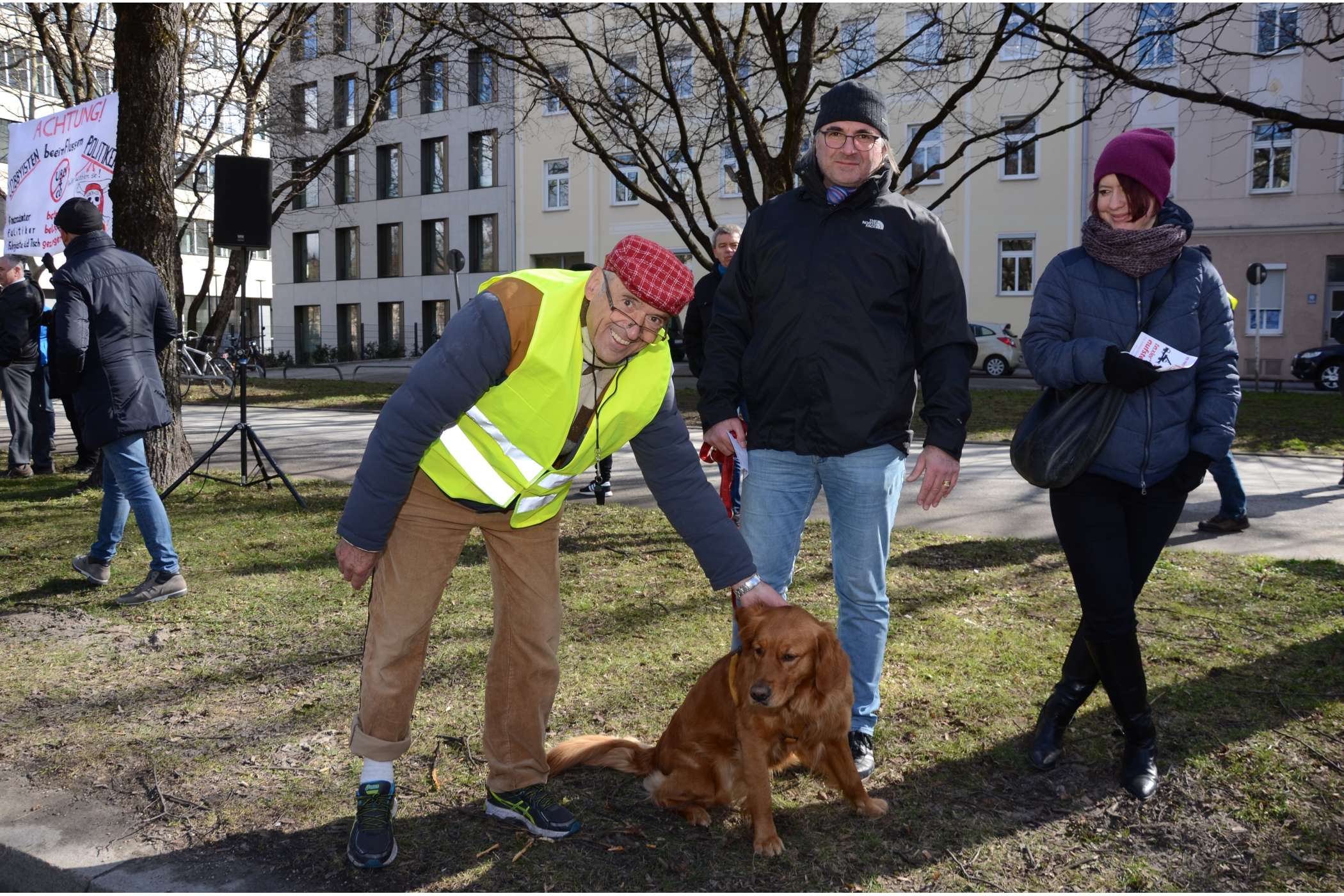 Zu den Teilnehmern zählten auch der hundefreundliche Taxiunternehmer Bernward Finckh, Antonia von Kleinsorgen und Shiva. (Foto: Dietmar Fund)
