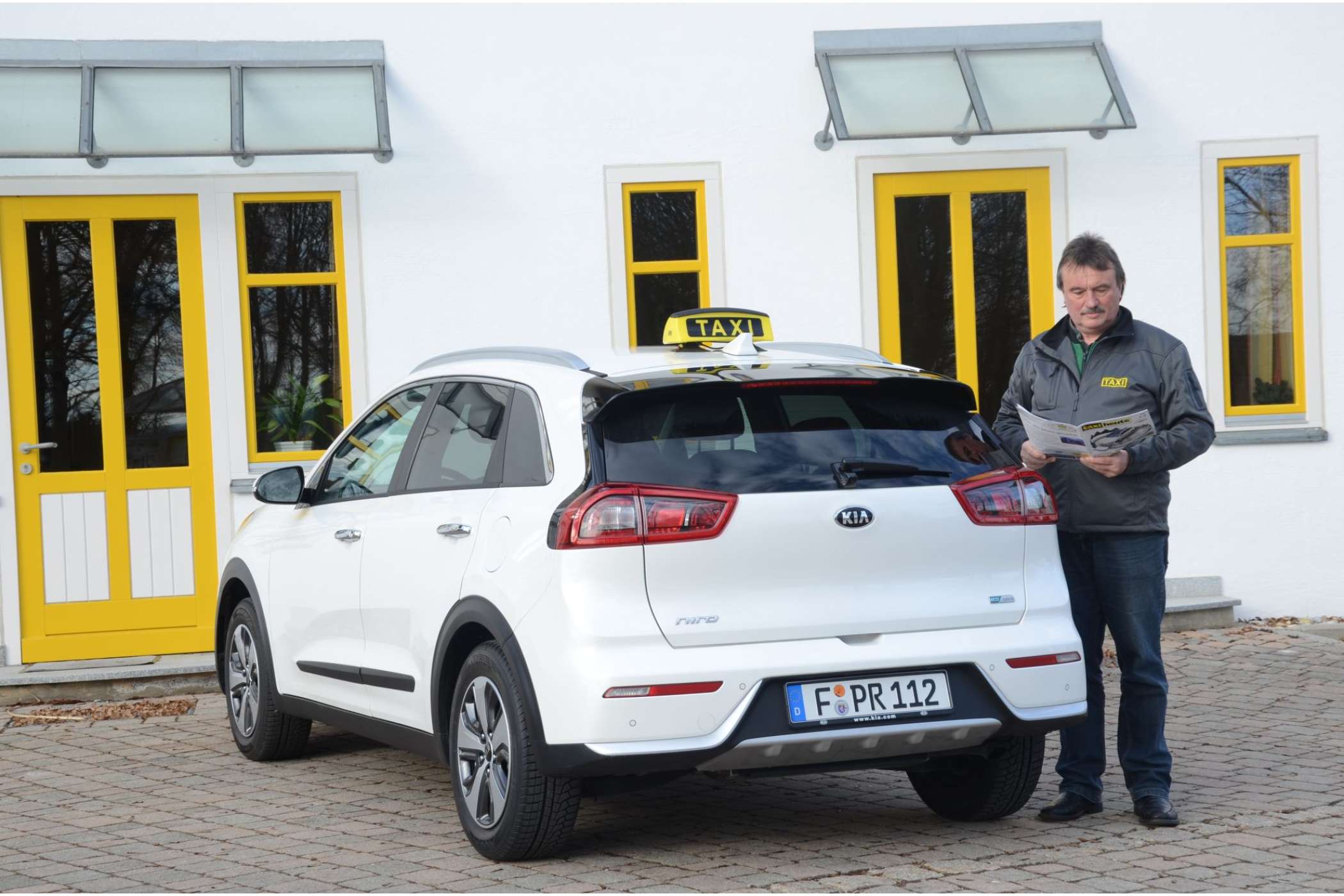 Die Ladekante des Kia Niro liegt relativ hoch. Die Sicht nach schräg hinten ist nicht sonderlich gut.| Dietmar Fund