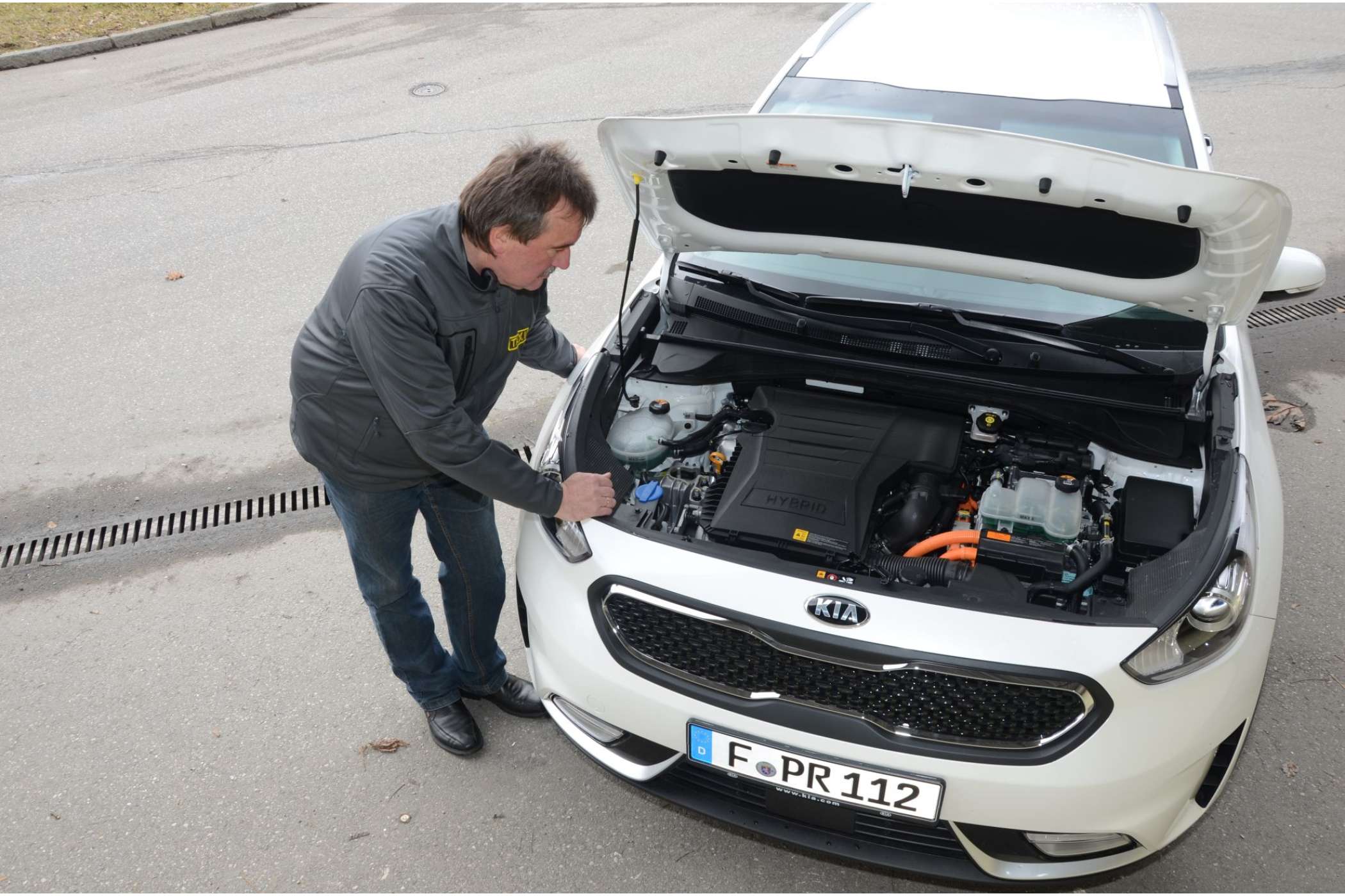 Der Ottomotor ist gut gedämmt, was den Hybridantrieb zusammen mit dem Doppelkupplungsgetriebe sehr leise macht. | Dietmar Fund