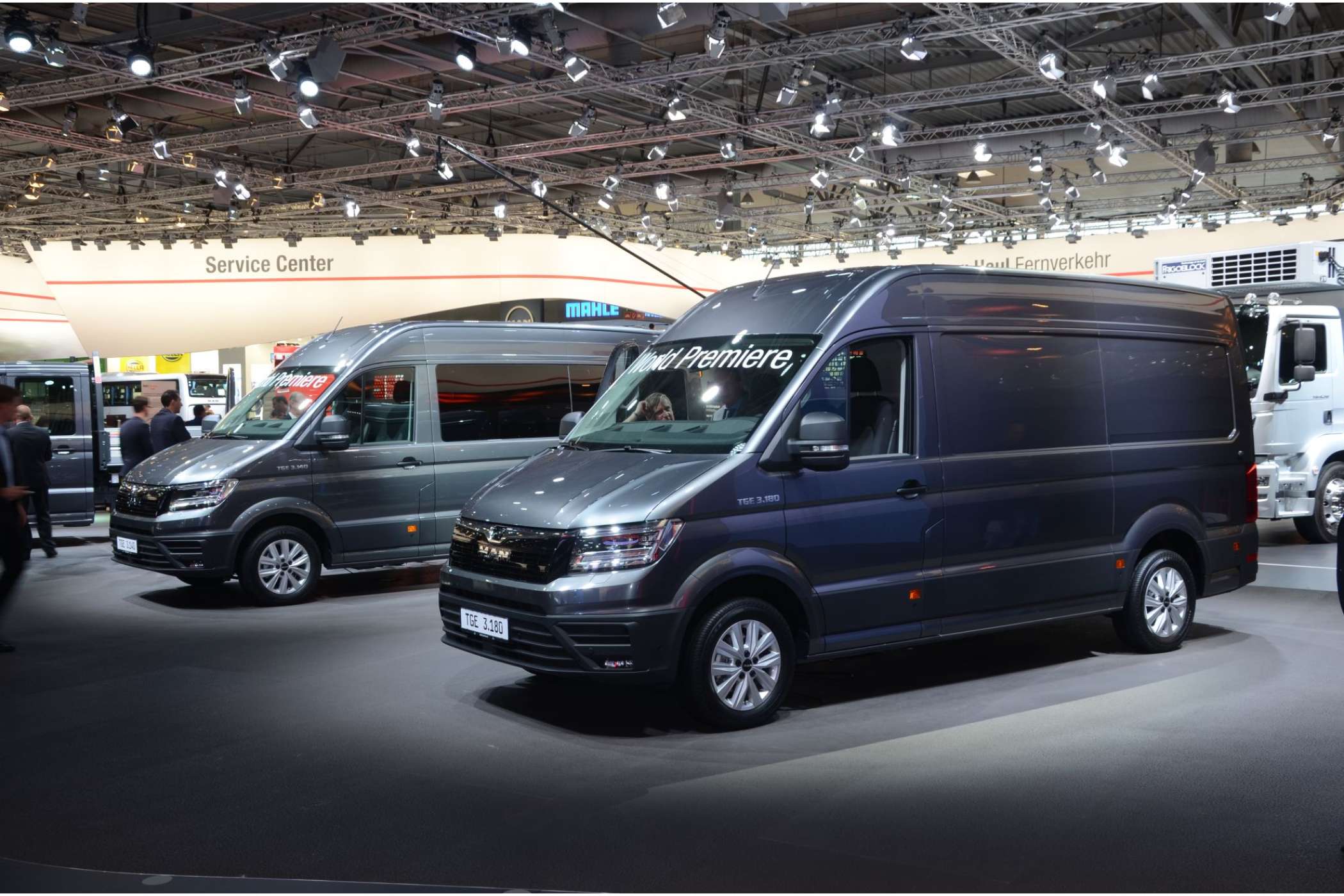 Wie Volkswagen Nutzfahrzeuge zeigte auch MAN den neuen großen Transporter nicht mit einer Bestuhlung. Auch für den MAN TGE soll es aber bestuhlte Kombis in zwei Längen und mit Normal- oder Hochdach geben. Ob die Bus-Fraktion von MAN einen Kleinbus aus ihm macht, ist „noch nicht raus“.| Foto: Dietmar Fund