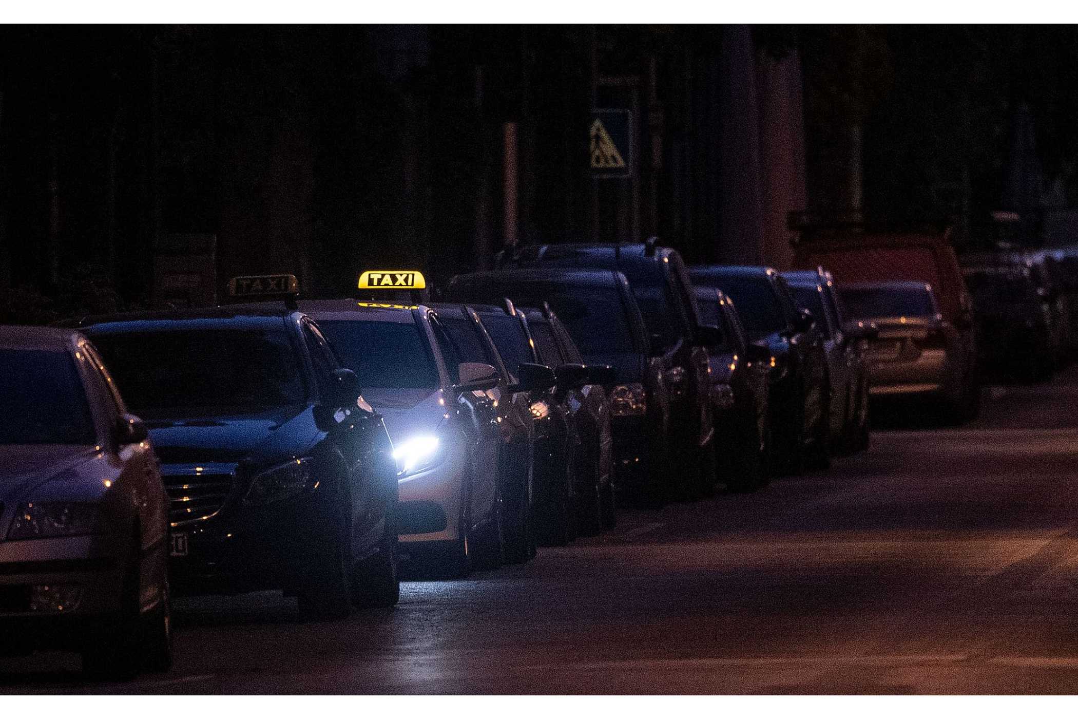 Platz 2: Taxitarife in den 10 größten Städten Deutschlands » https://www.taxi-heute.de/node/25939 | Die Taxi-Tarife sind in Deutschland uneinheitlich, in manchen Städten kann auch nach Festpreis gebucht werden.| Foto: Marijan Murat - dpa