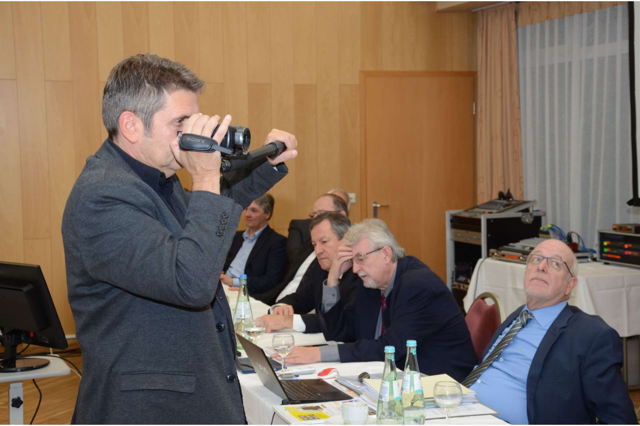 Neben Elephantlogic unterstützt auch Matthias Tüxen die Öffentlichkeitsarbeit des BZP. Er steckt hier wieder hinter der Kamera und bekam für seine Arbeit starken Applaus. | Dietmar Fund
