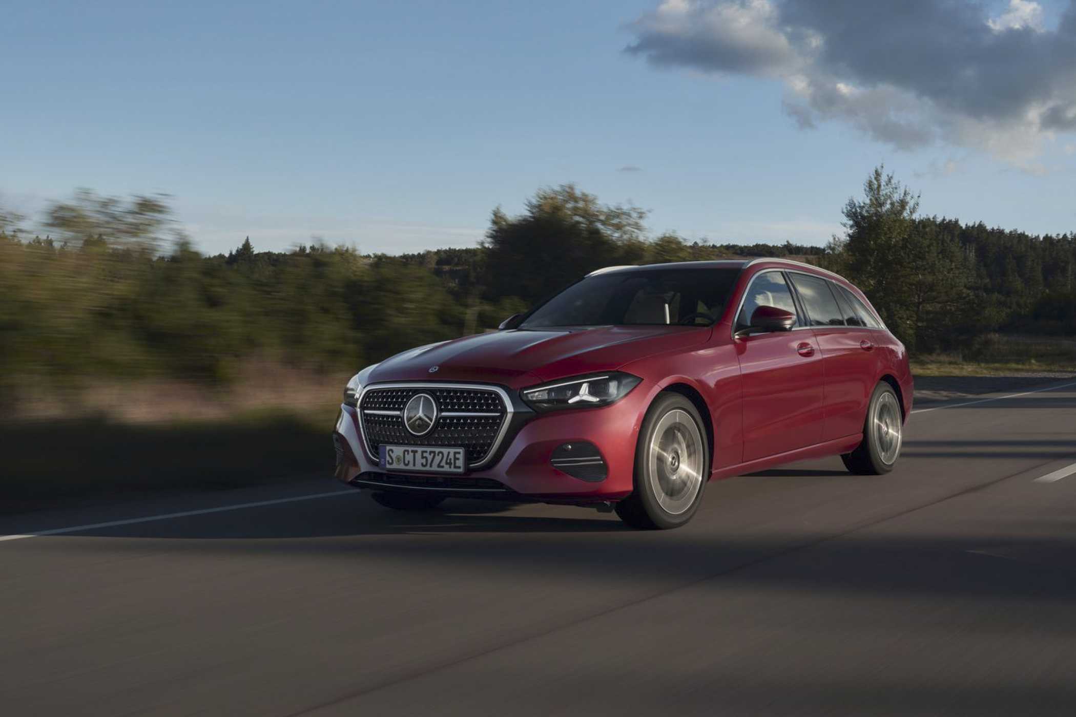 Mercedes hat die C-Klasse überarbeitet und bleibt dem Diesel treu.| Foto: Mercedes-Benz