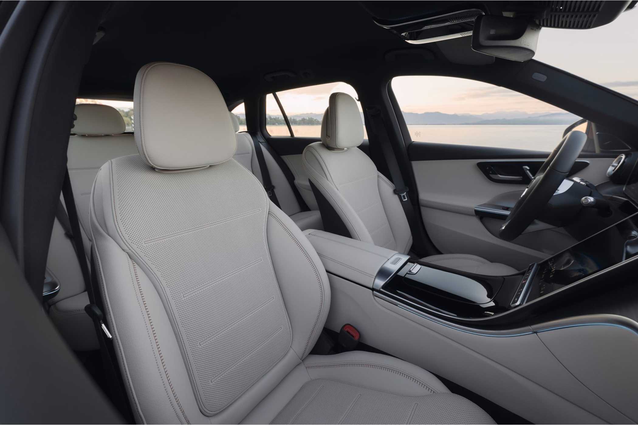 Die Sitze sind sehr bequem und bieten, sollte man sportlicher unterwegs sein, genug Seitenhalt.| Foto: Mercedes-Benz