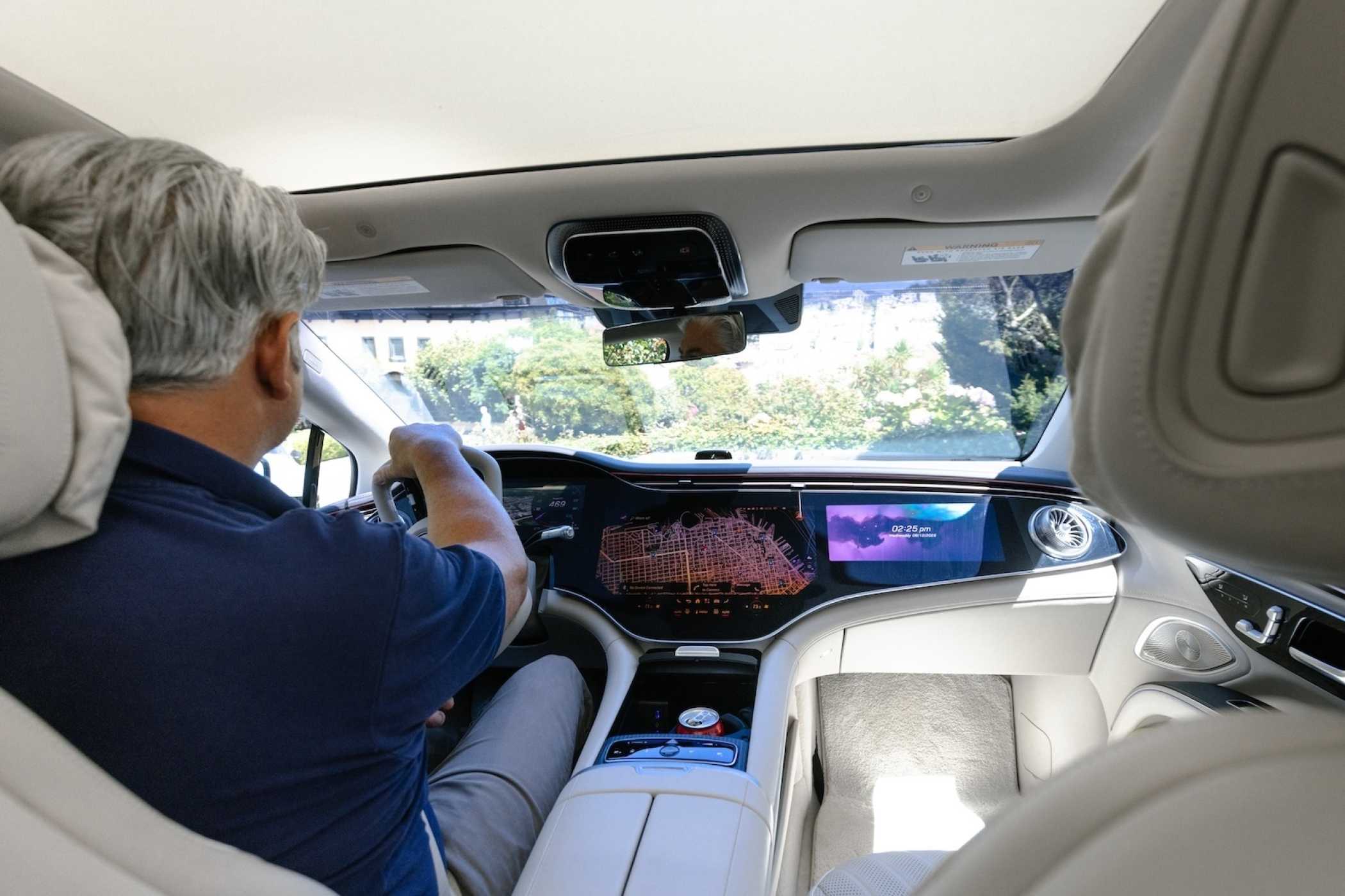 Brezl an Bord: Mit dem an eine Breze erinnernden Lenkrad grooved man sich schnell ein. | Foto: Mercedes-Benz