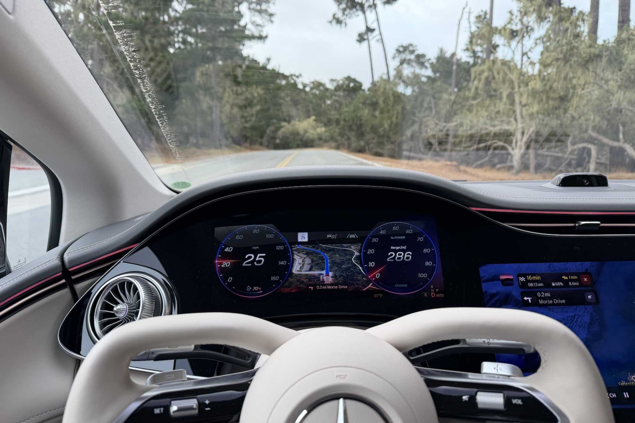 Ungewohnte Perspektive am Lenkrad. | Foto: Mercedes-Benz
