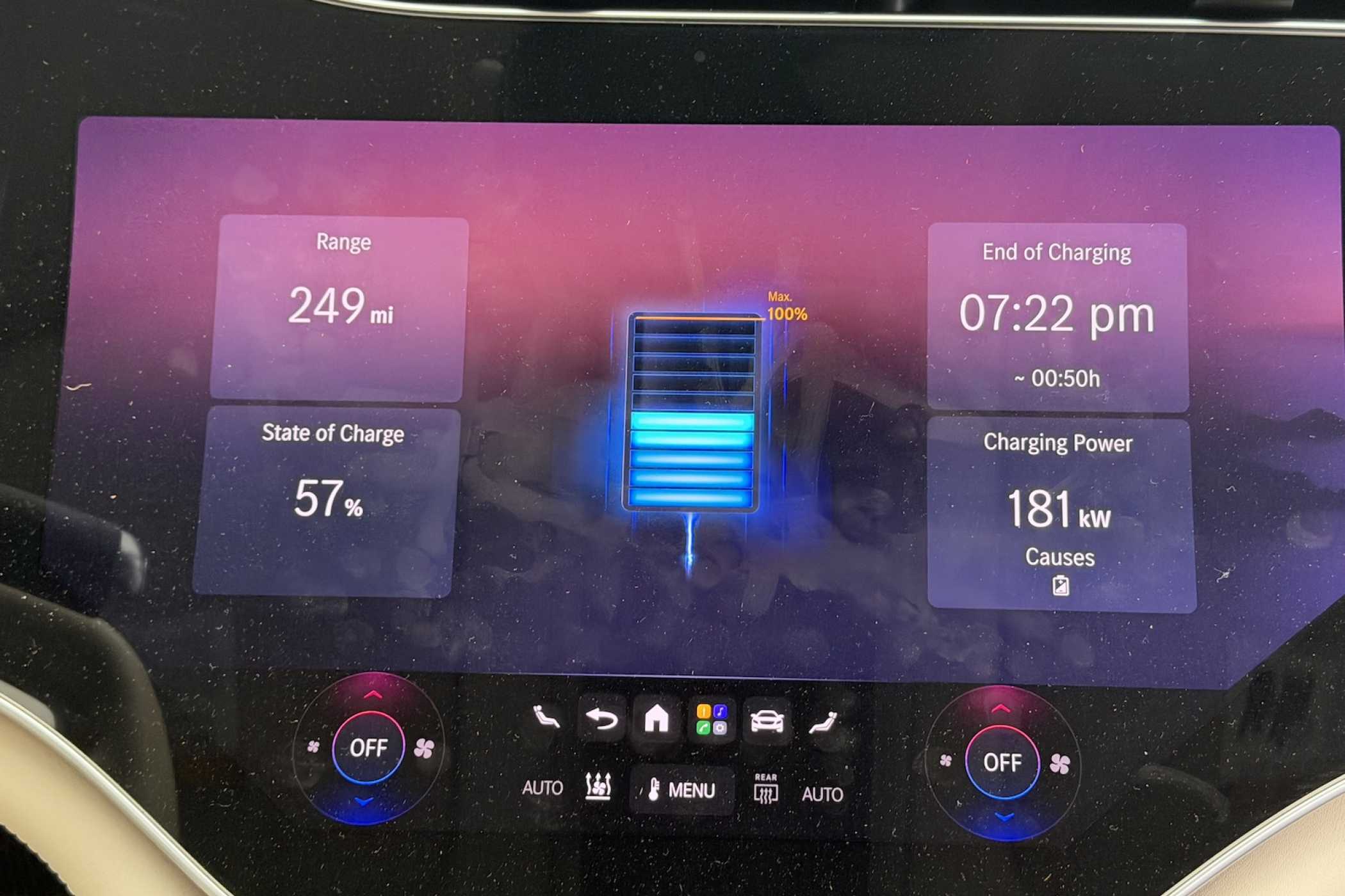 Mit 181 kW geht der Benz beim Laden zur Sache - von 57 auf 100 Prozent dauert es trotzdem 50 Minuten. | Foto: Mercedes-Benz