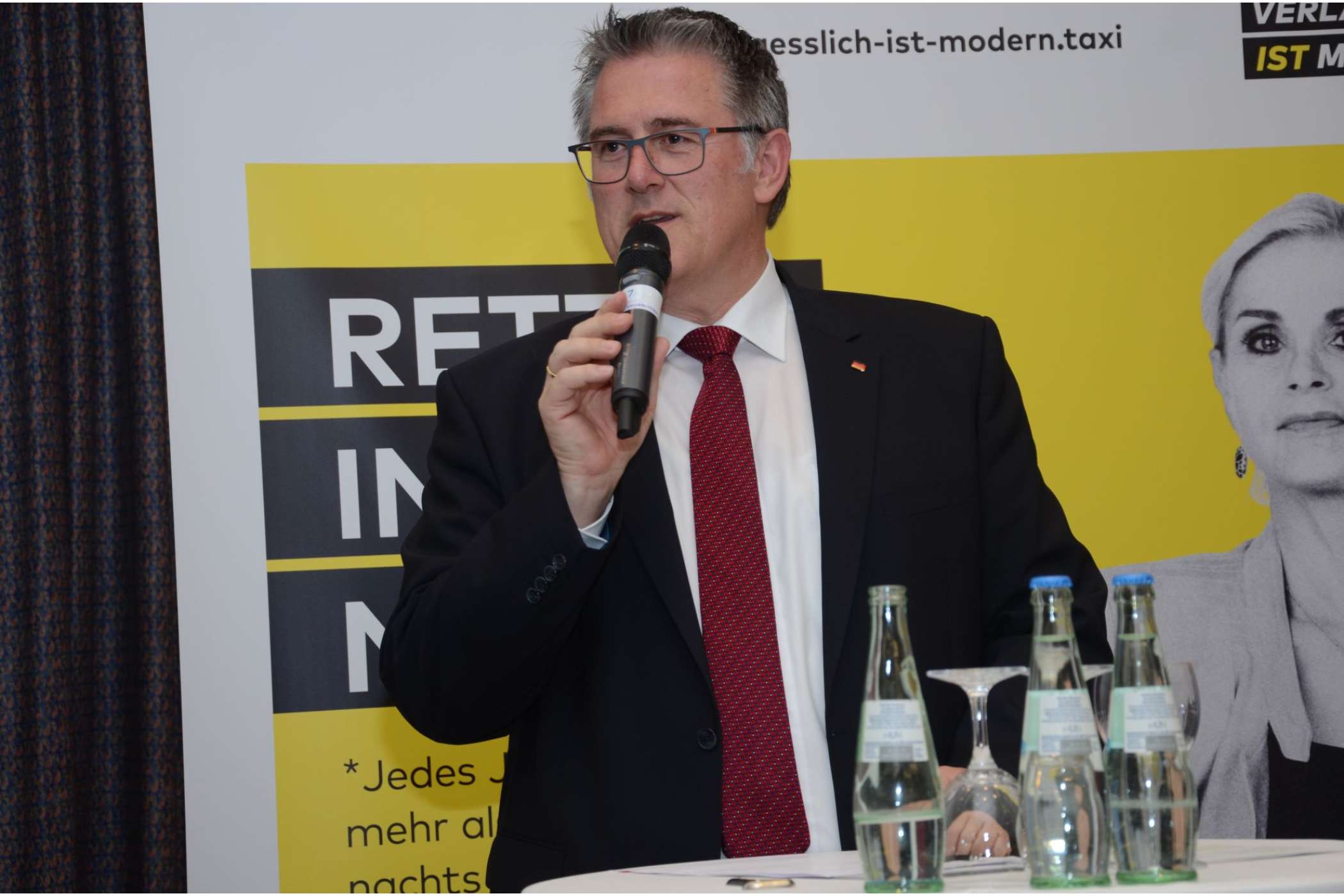 Der CDU-Abgeordnete Michael Donth erklärte, seine Fraktion wolle nicht zugunsten unbekannter neuer Anbieter bewährte Strukturen, Geschäftsmodelle und Arbeitsplätze gefährden. | Dietmar Fund
