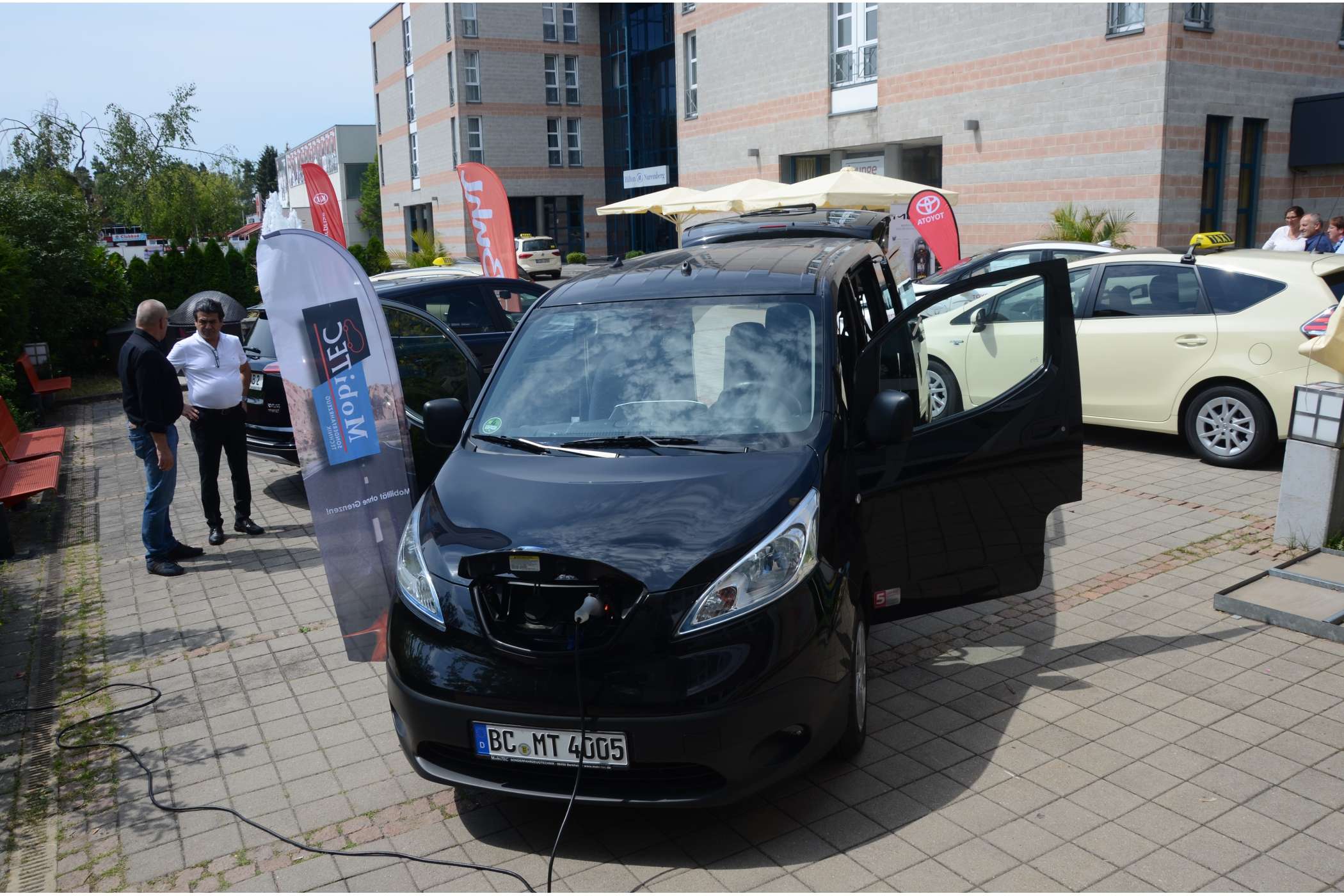 Der Umrüster MobiTEC stellte einen e-NV 200 als elektrisches Rollstuhltaxi aus. Nissan selbst hatte auf die Anfrage der Taxi-Zentrale nicht reagiert.