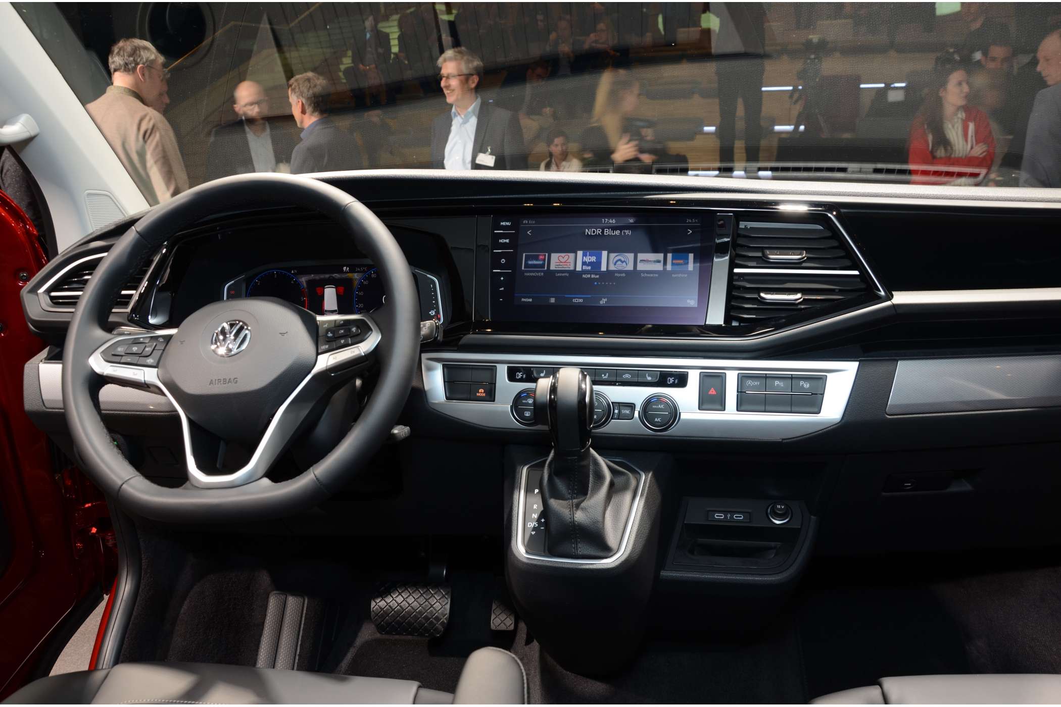Ähnlich wie jüngst das Facelift des Passat bekommt auch der T6.1 ein „Digitales Cockpit“ mit Bildschirmen in zwei Größen und neuem Infotainmentsystem. (Foto: Dietmar Fund)