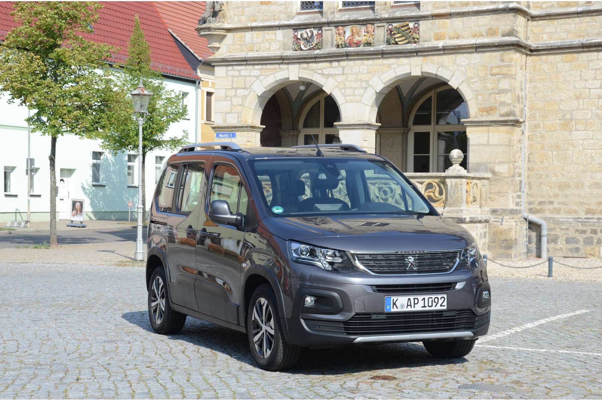 Nur der Bug unterscheidet den Peugeot Rifter äußerlich vom Opel Combo Life – hier die kurze Version. (Foto: Dietmar Fund)