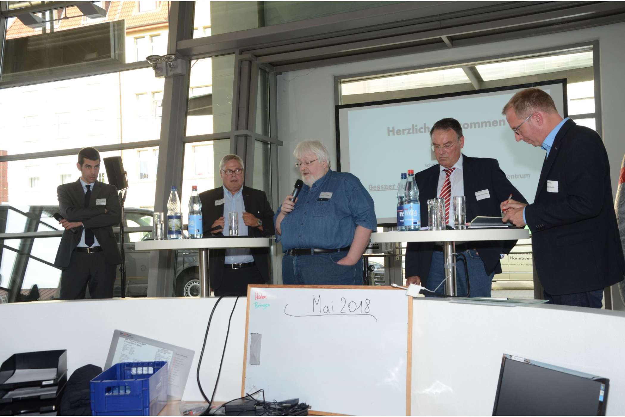 BZP-Präsident Michael Müller (Mitte) und Gunther Zimmermann vom GVN (2.v.r.) erhoben gegenüber Robert Henrich (ganz rechts) erneut den Vorwurf der „Rosinenpickerei“, was dieser zurückwies. | Dietmar Fund