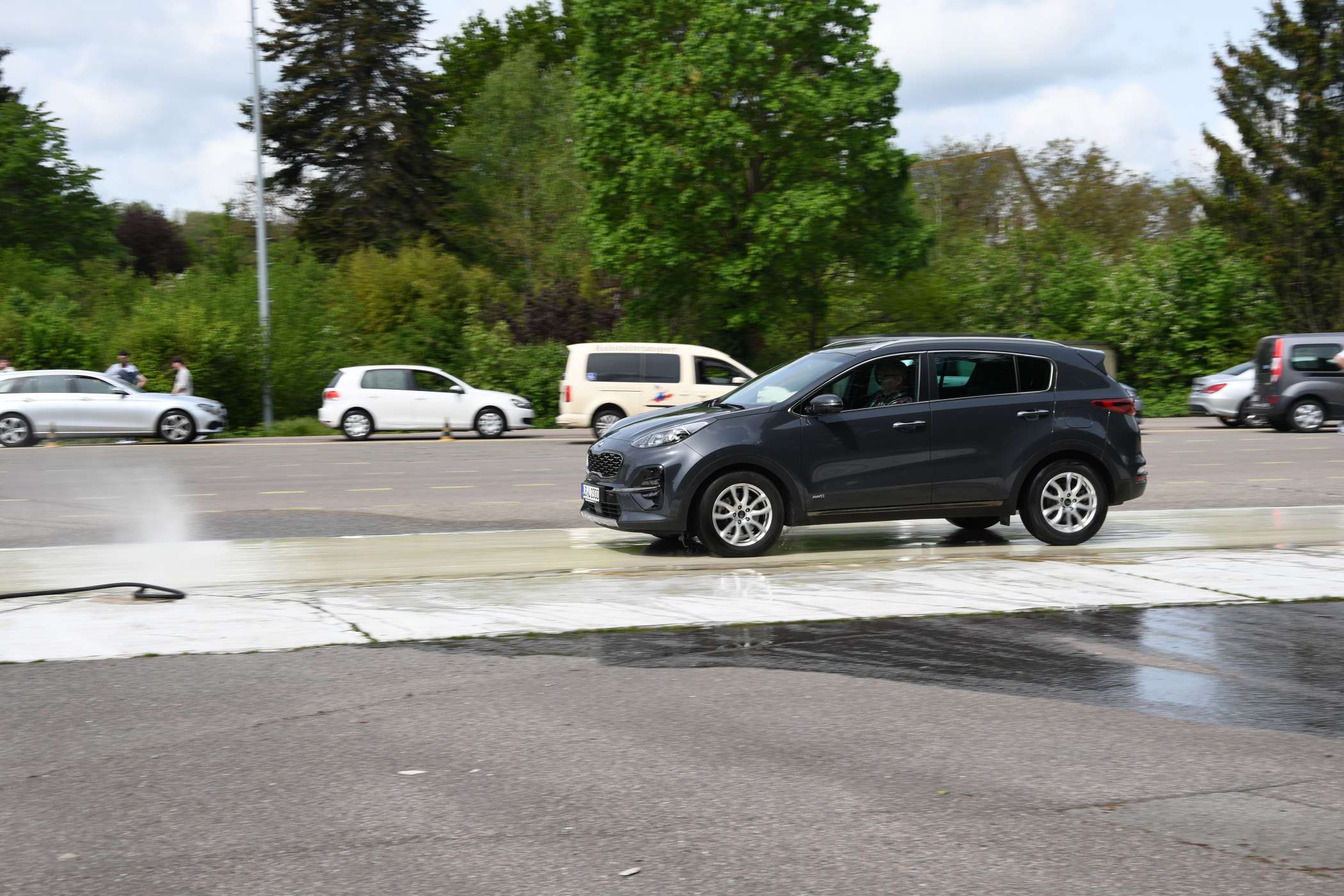 Bei den Trainings des TVD Baden-Württemberg können die Teilnehmenden auch mit ihren privaten Pkw üben, was auch zwei Taxifahrer taten.