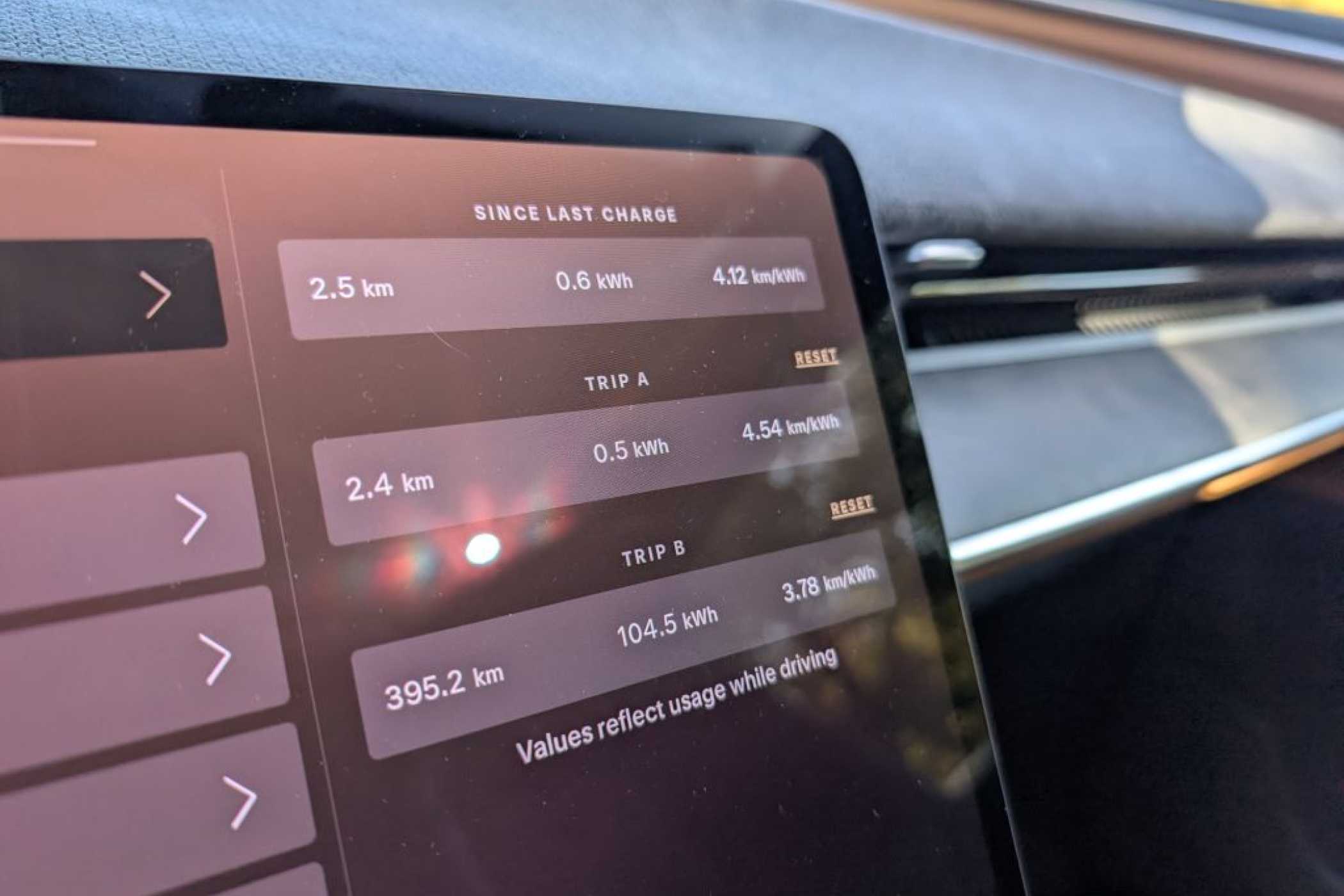 Verkehrte Welt: Die Metrierung km/kWh haben wir nicht umstellen können auf Euro-Maß kWh/100 km. | Foto: J. Reichel