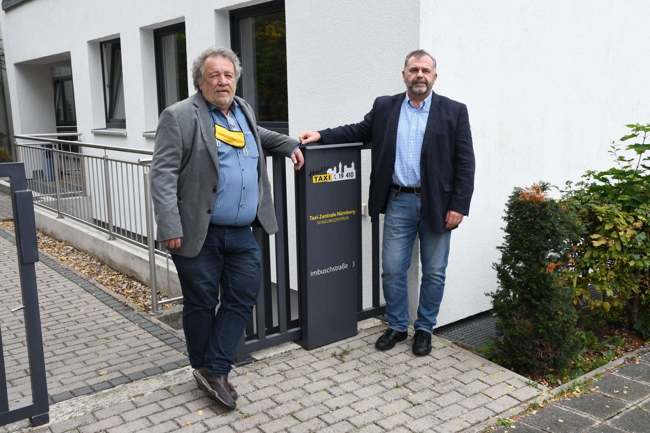 Reinhold Gast (l.) und Christian Linz sind die beiden Vorstände der Taxi-Zentrale Nürnberg eG, in deren Schulungszentrum sich Linz für die Taxi-Erfa-Gruppe einmietete.