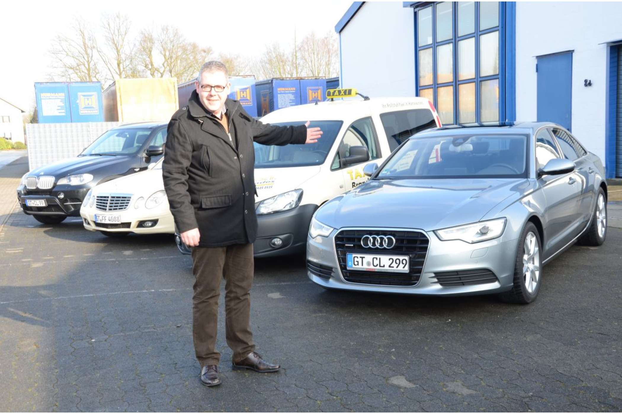 Der Taxiunternehmer Ingo Riedel aus Harsewinkel hat die Fahrzeugaufbereitung zu einem neuen Geschäftszweig von Taxi-Brandes gemacht. Sein Team bereitet auch Fahrzeuge der Konzernleitung des weltweit führenden Landmaschinenherstellers Claas auf. | Dietmar Fund | taxi heute