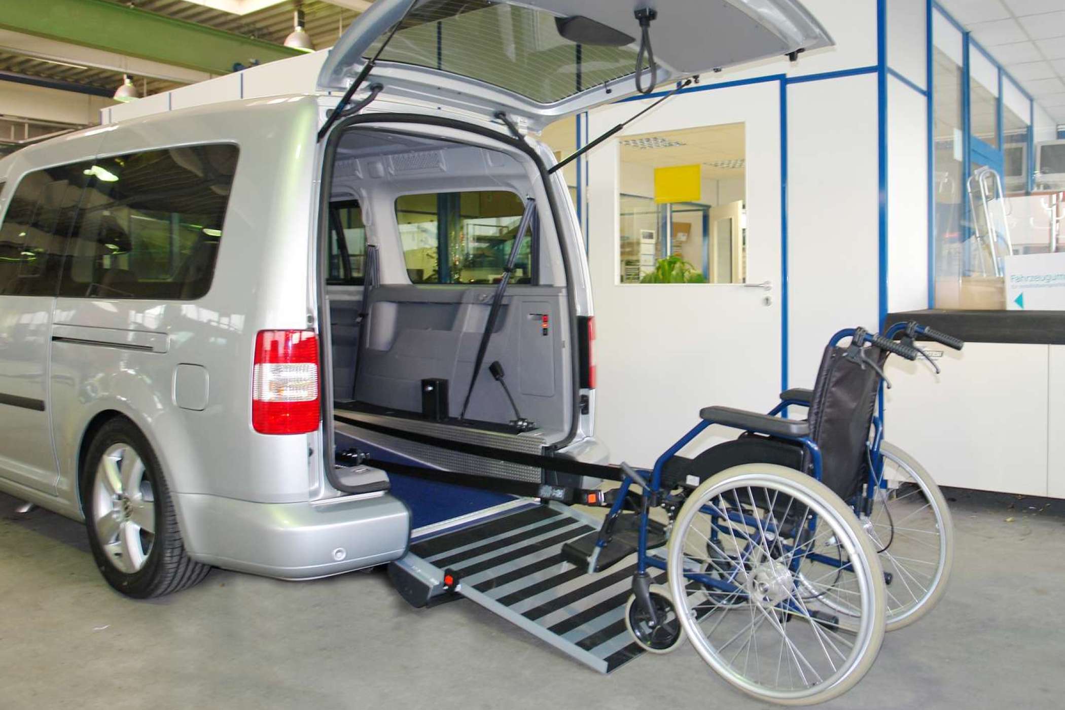 Der VW Caddy (Maxi) ist das am häufigsten für die Rollibeförderung modifizierte Modell. Zum Umbau eignen sich aber generell alle Fahrzeugtypen mit Heckeinstieg… | jh