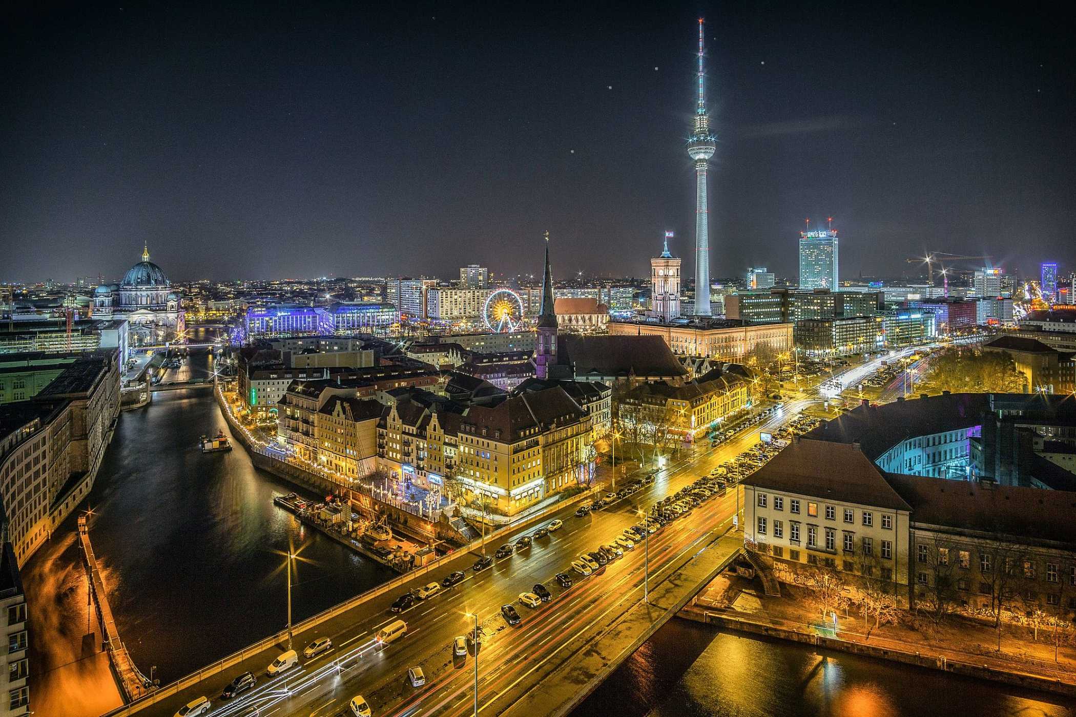 Platz 7: rbb24 deckt auf: Mindestens 1.000 über Mobilitäts-Apps vermittelte Autos fahren ohne Konzession » https://www.taxi-heute.de/node/25789 | In Berlin sind viele Mietwagen nicht wie vorgeschrieben versichert.| Foto S. Widua-unsplash