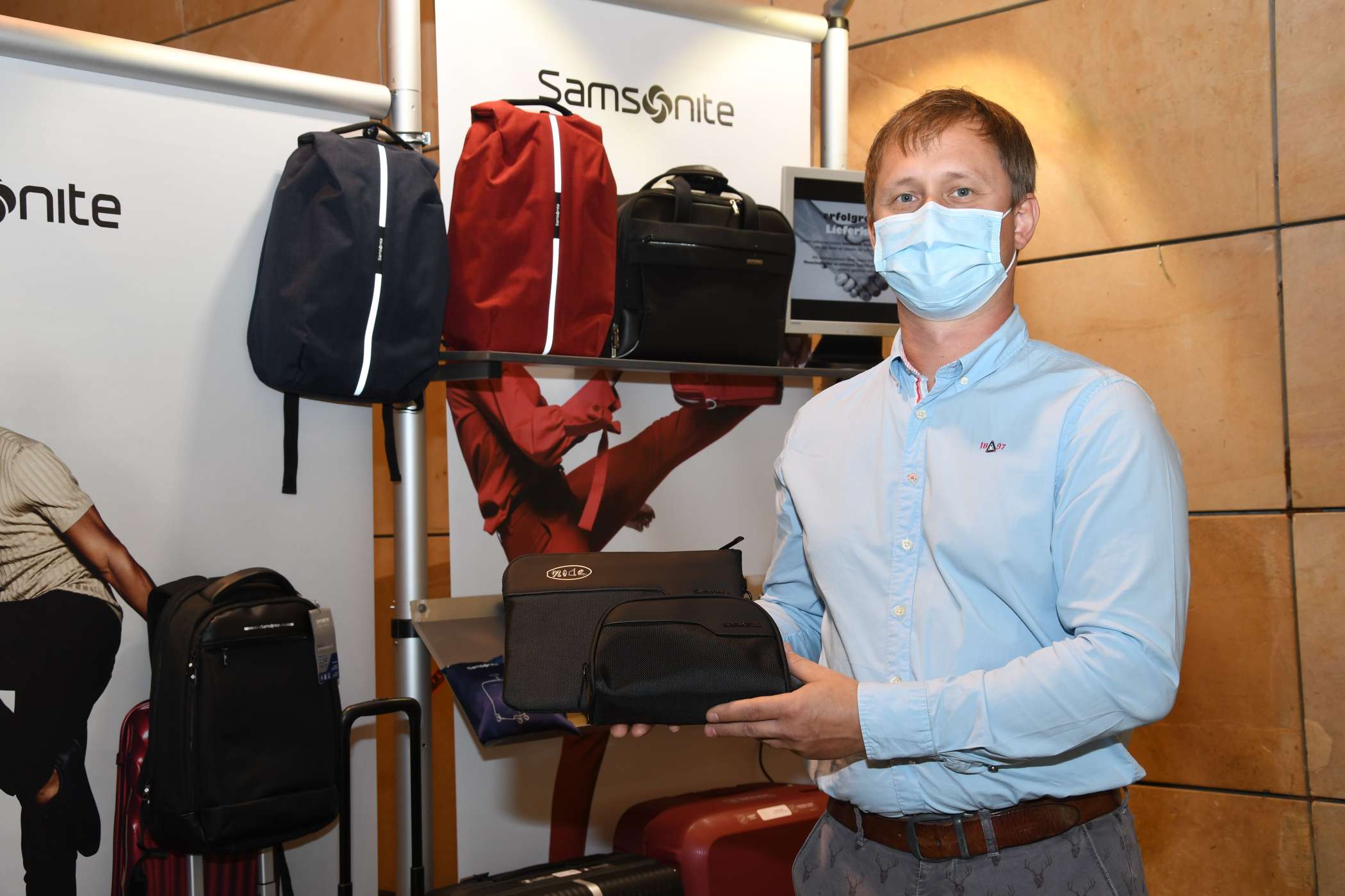 Selbst beim Kofferhersteller Samsonite kann man über Werbeagenturen wie Elke Wiedner Werbemittel zum „Industriepreis“ von unter zehn Euro ein Täschchen für Kosmetika oder eine Tablet-Tasche mit Innenfächern bekommen. Das berichtete Oliver Matthes.