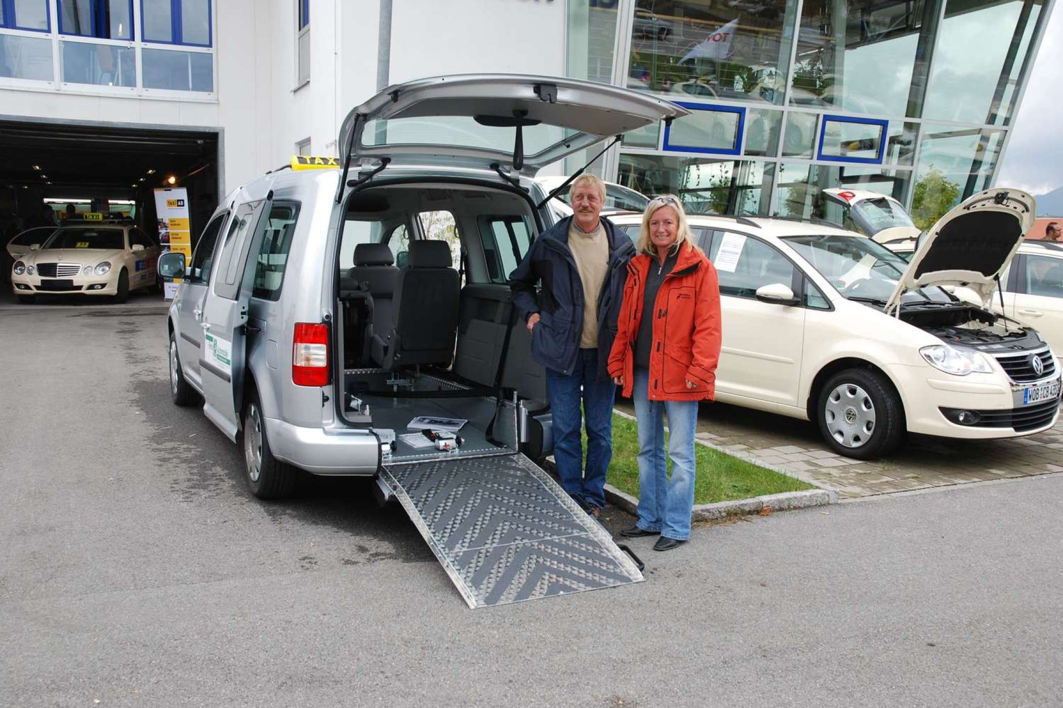 Auch Heinz und Astrid Eickenberg von Reha-Automobile in Bad Zwischenahn kamen aus dem hohem Norden und präsentierten ihre Umbau-Lösung für den Caddy, bei der zwei verschiedene Längen eines Bodenausschnitts möglich sind. | jh
