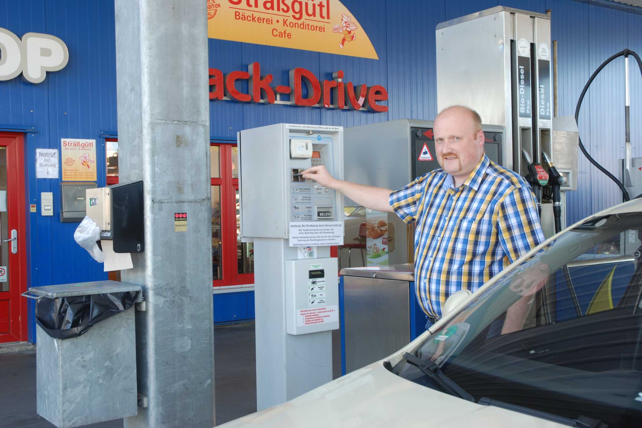 Der Wasserburger Taxiunternehmer Andreas Haindl erläuterte 2014 den Einsatz von Tankkarten, der seinen Abrechnungsaufwand verringert. Er kommt später noch als Pionier mit Disko-Taxis ins Heft.