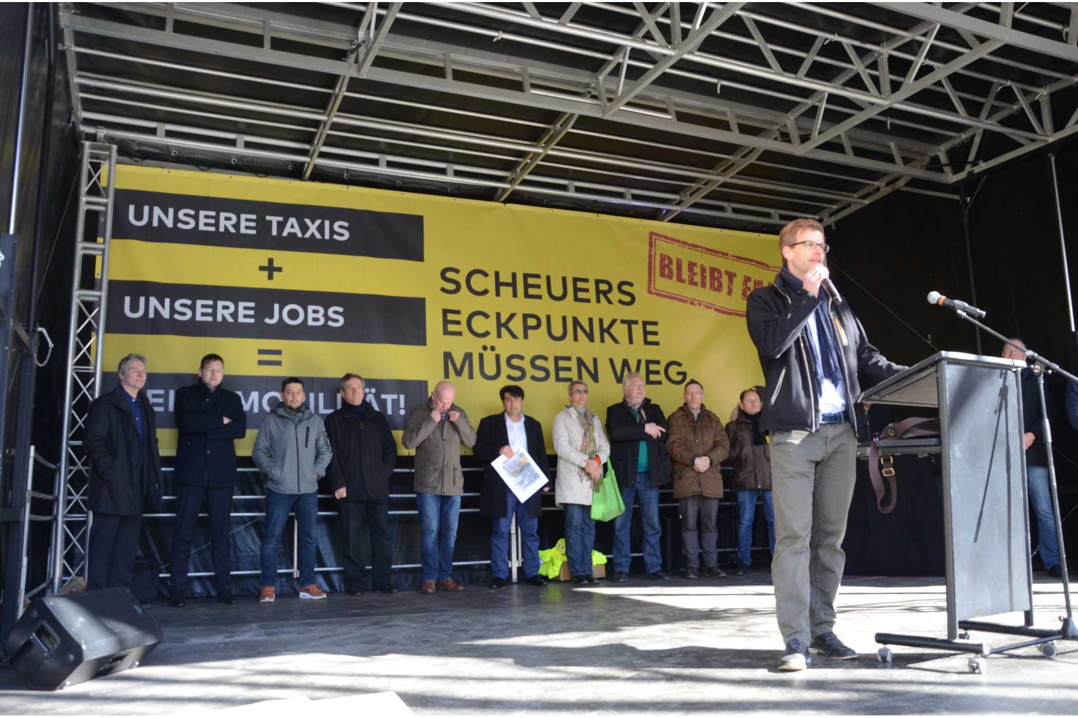 Im März 2019 fand in München eine der ersten Veranstaltungen namens Scheuerwehr statt. Sie sollte den damaligen Bundesverkehrsminister Andreas Scheuer davon abbringen, bei der Novelle des Personenbeförderungsgesetzes einen allzu liberalen Kurs zu fahren.