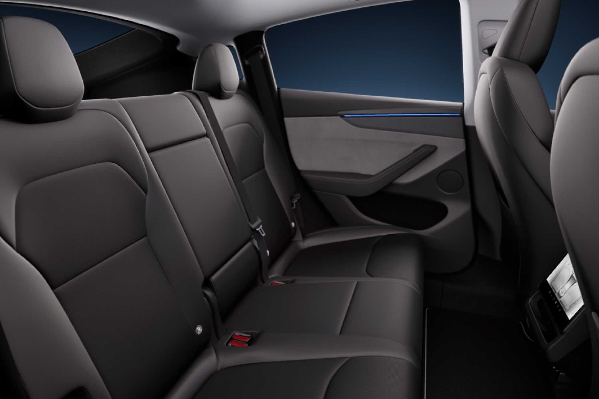 Längere Sitzflächen und 8&amp;quot;-Screen im komfortableren Fond.  | Foto: Tesla