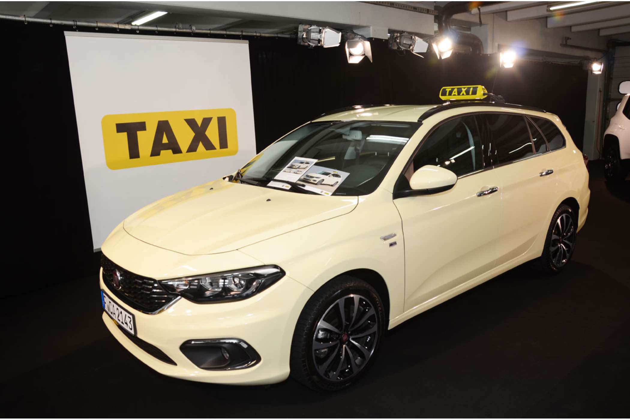 In der Box konnten die Besucher den Fiat Tipo Kombi als Taxi begutachten, der wegen seines attraktiven Preises momentan das gefragteste Taxi der Fiat-Gruppe ist.| Fotos: Dietmar Fund