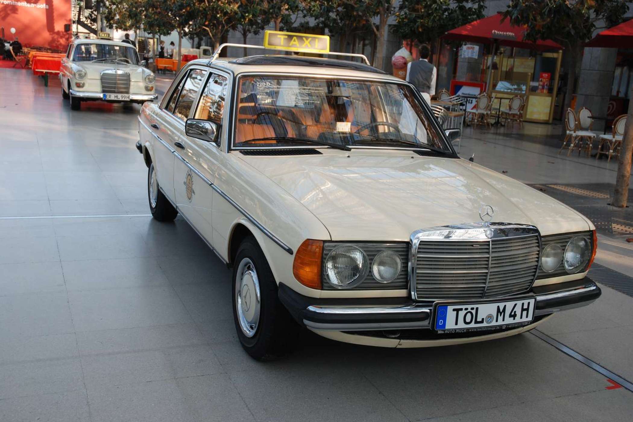 26 Jahre im Erstbesitz und trotzdem nur 60.700 Kilometer: Dieser W 123 war nur als Ersatztaxi im Einsatz – bei einem Unternehmen, das offenbar wenig Unfälle hatte. | jh