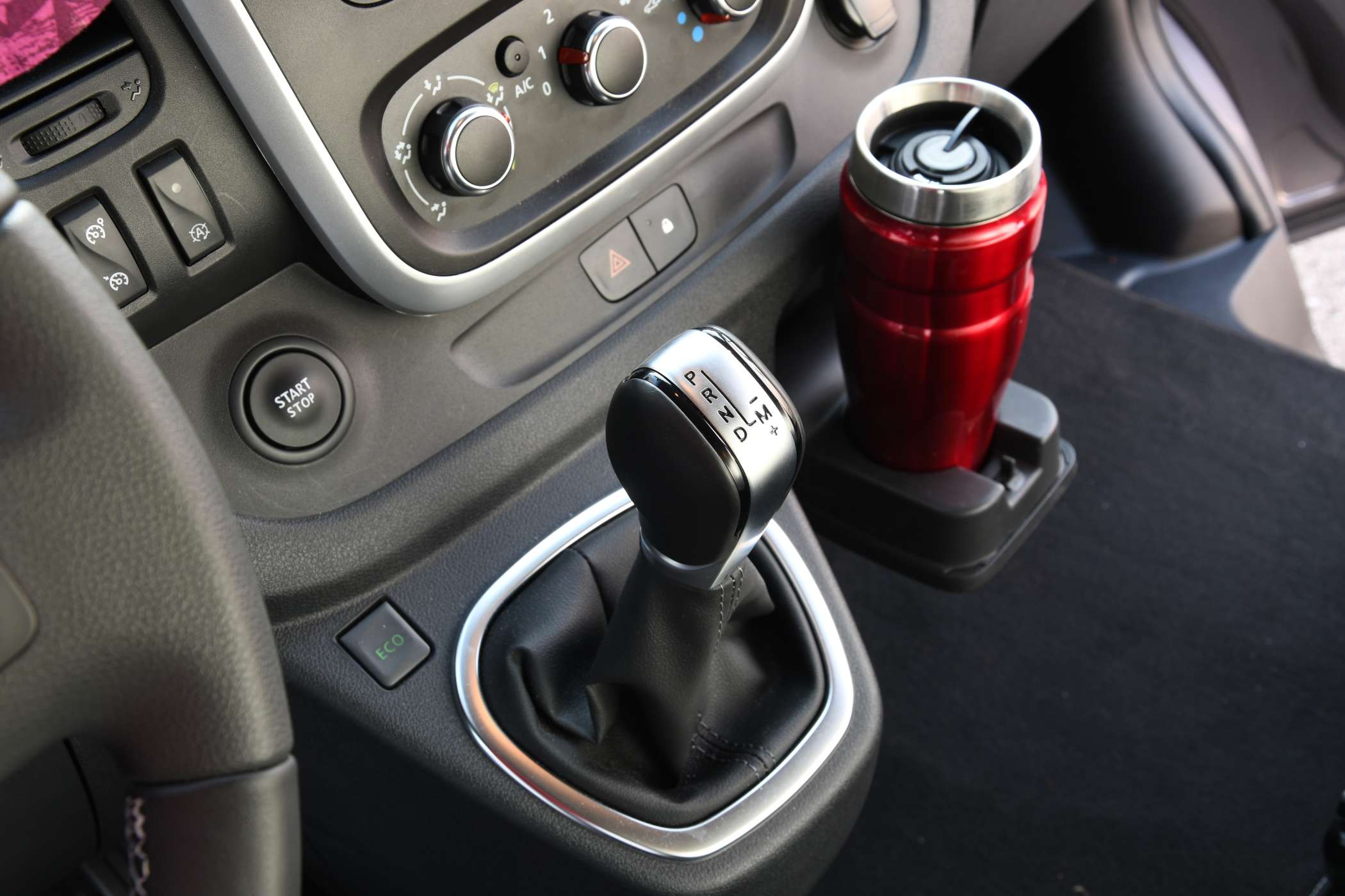 Das neue 6-Gang-Doppelkupplungsgetriebe ist eine weich schaltende Automatik mit manueller Schaltgasse.