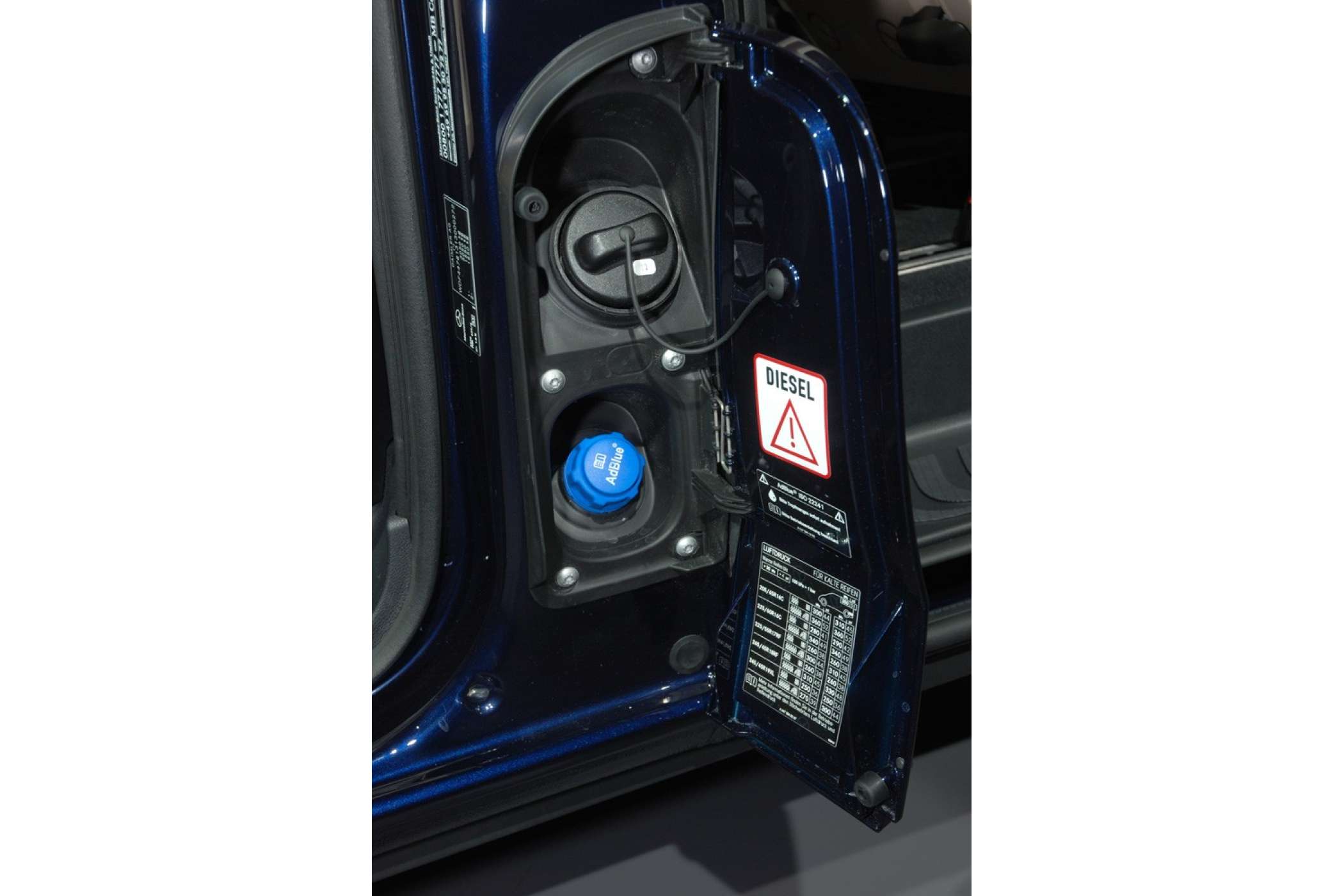 Das Topmodell erfüllt mit AdBlue die Abgasnorm Euro 6. Der V 200 CDI und der V 220 CDI brauchen den Zusatzstoff nicht, da sie nach Euro 5 eingestuft werden.| Foto: Dietmar Fund
