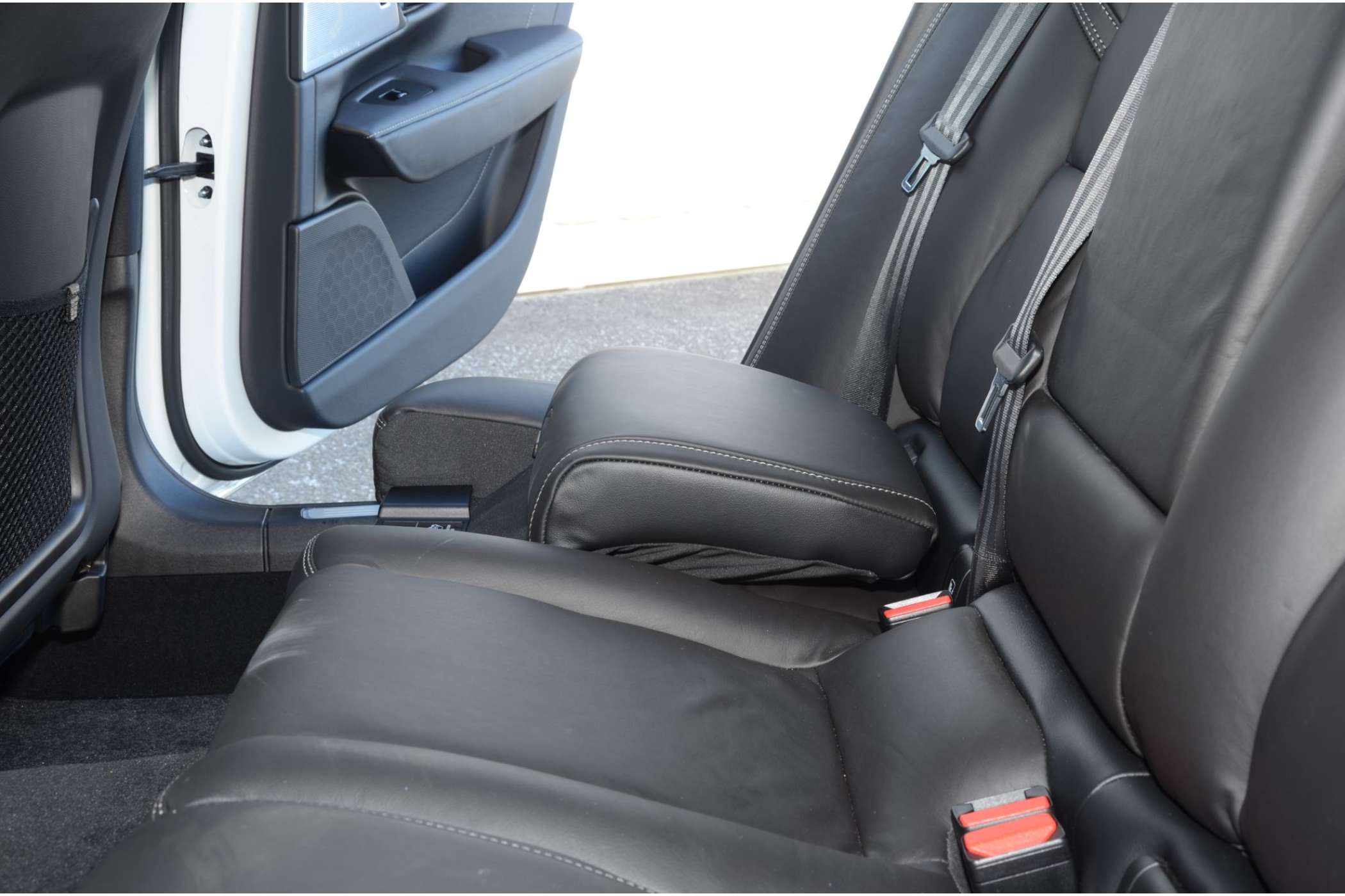 Im Volvo S90 kann man zwei integrierte Kindersitze mit gut markierten und gut zugänglichen Isofix-Halterungen bekommen. | Fotos: Dietmar Fund