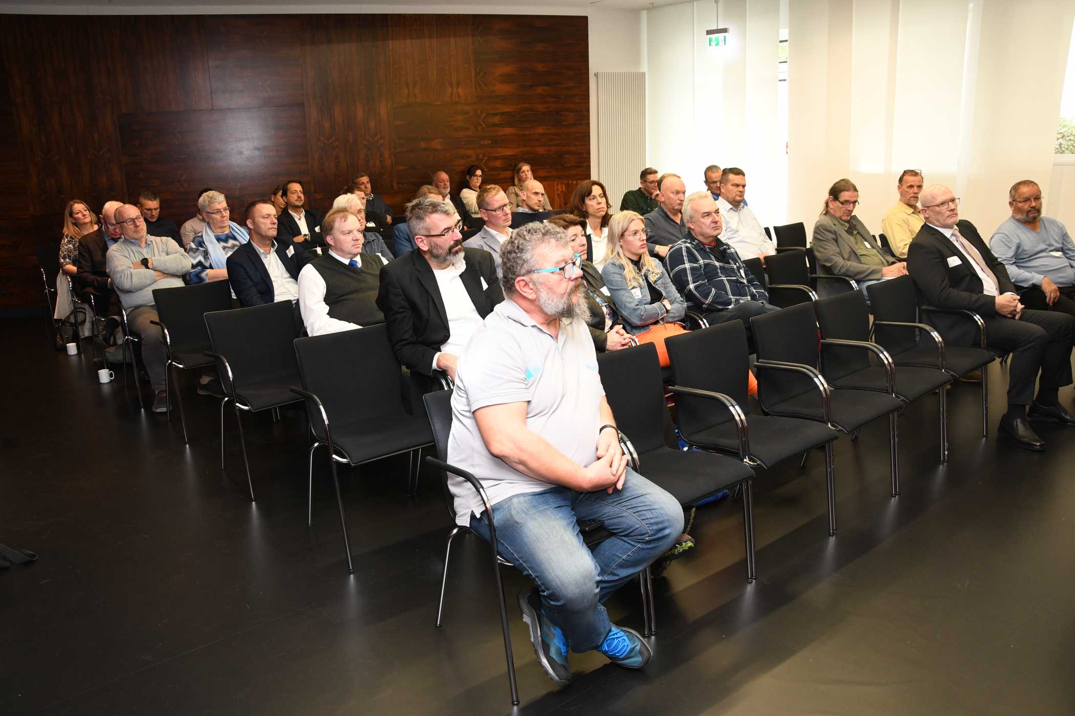 Der ländliche Raum stieß auf ein etwas geringeres Interesse als der Workshop zu On-Demand-Verkehren. Die Teilnehmer brachten sich aber auch hier mit vielerlei Fragen persönlich ein.