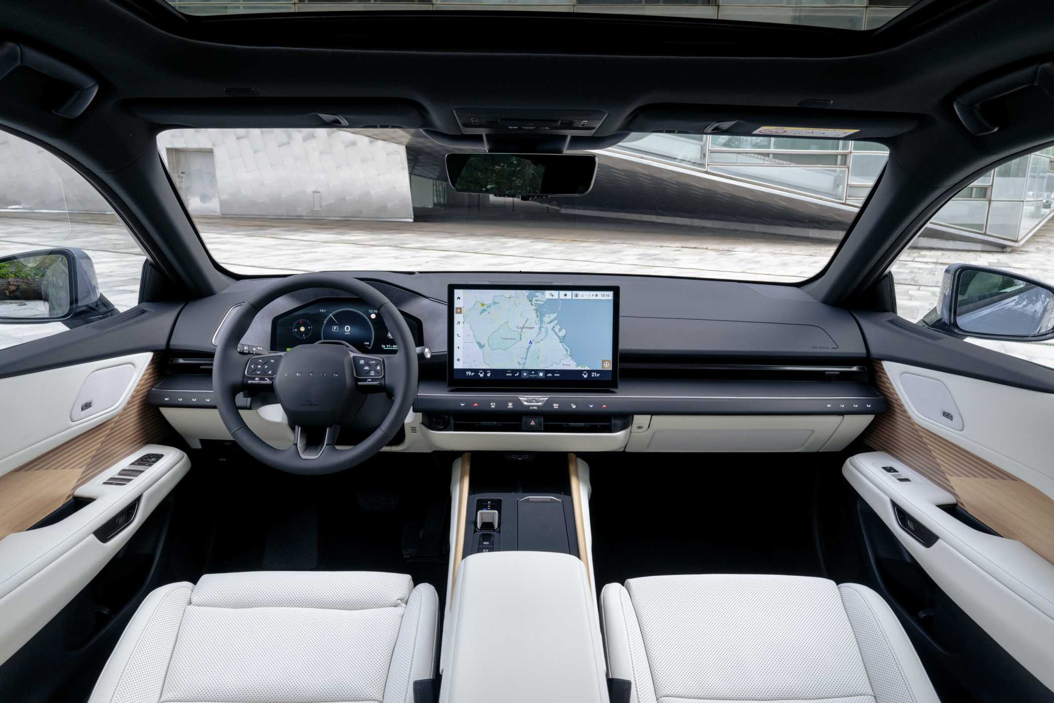 In der hellen Polsterung sieht man das elegante Interieur-Design etwas besser.| Foto: Toyota