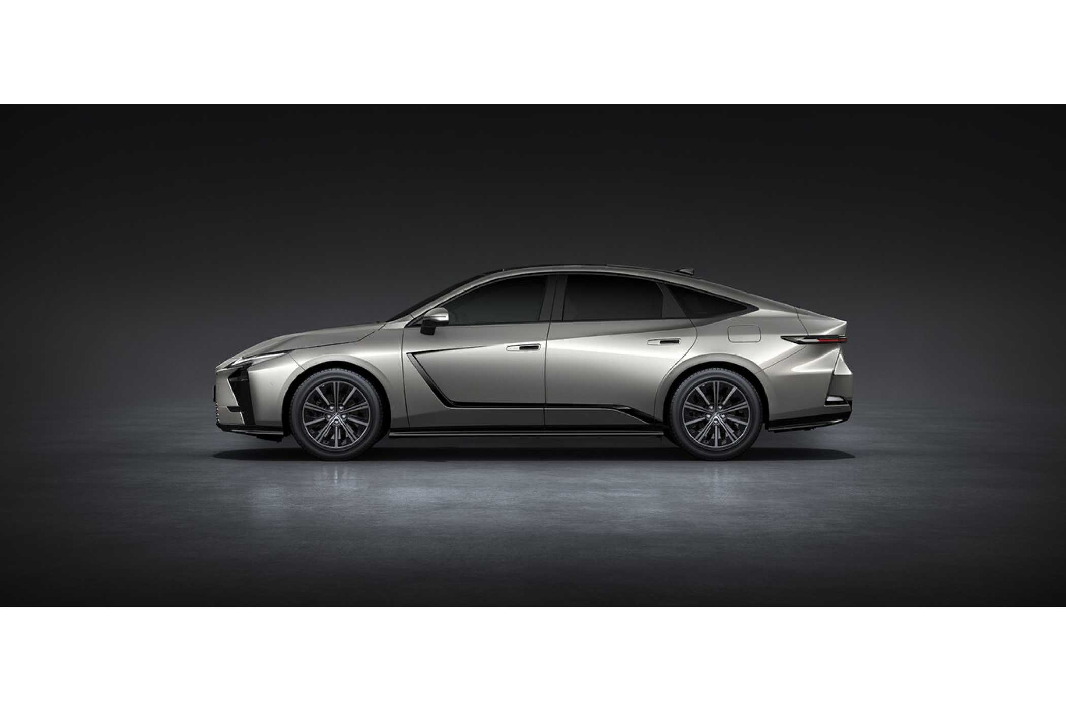 Da auch die Höhe wuchs, fiel das Längenwachstum nicht so auf. | Foto: Lexus
