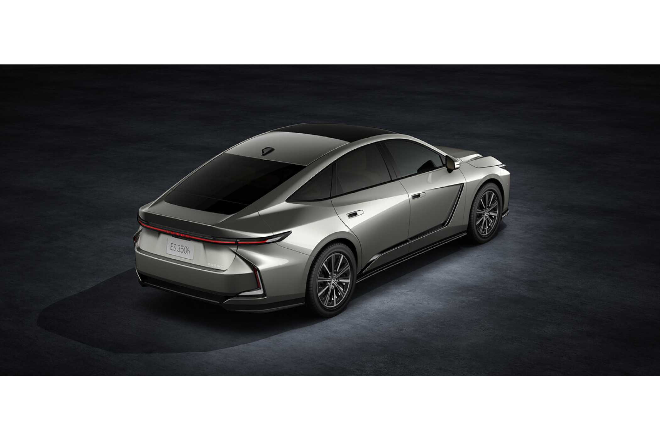 Knackiges Heck mit markanten "Schnitten". | Foto: Lexus