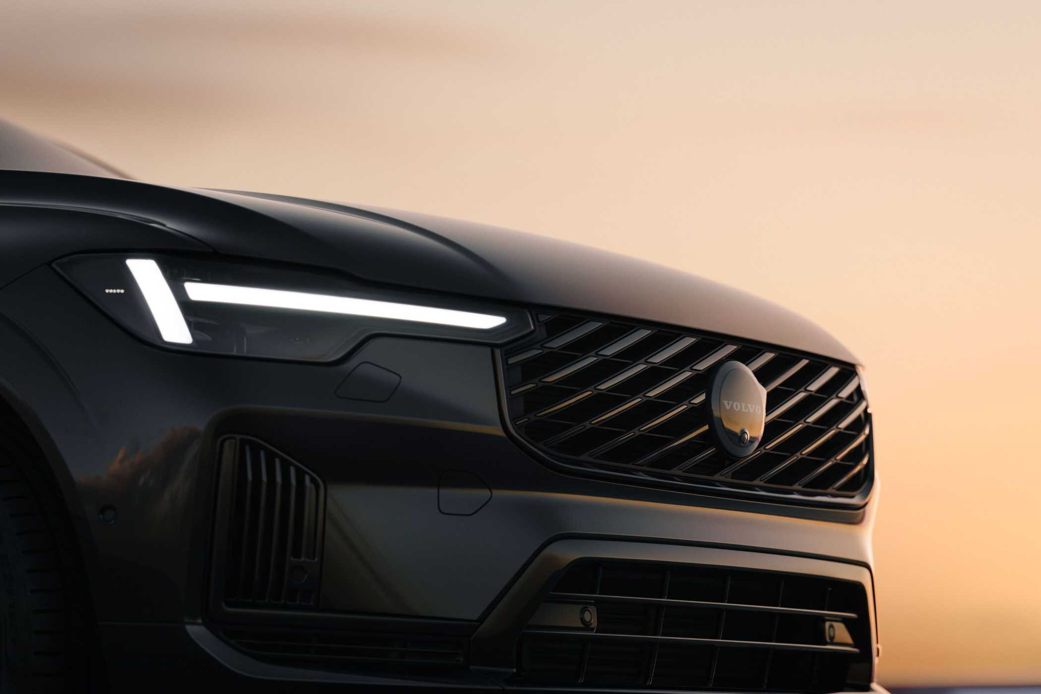 Klarer und moderner: Die Front mit neu gestalteten LED-Scheinwerfern. | Foto: Volvo Cars