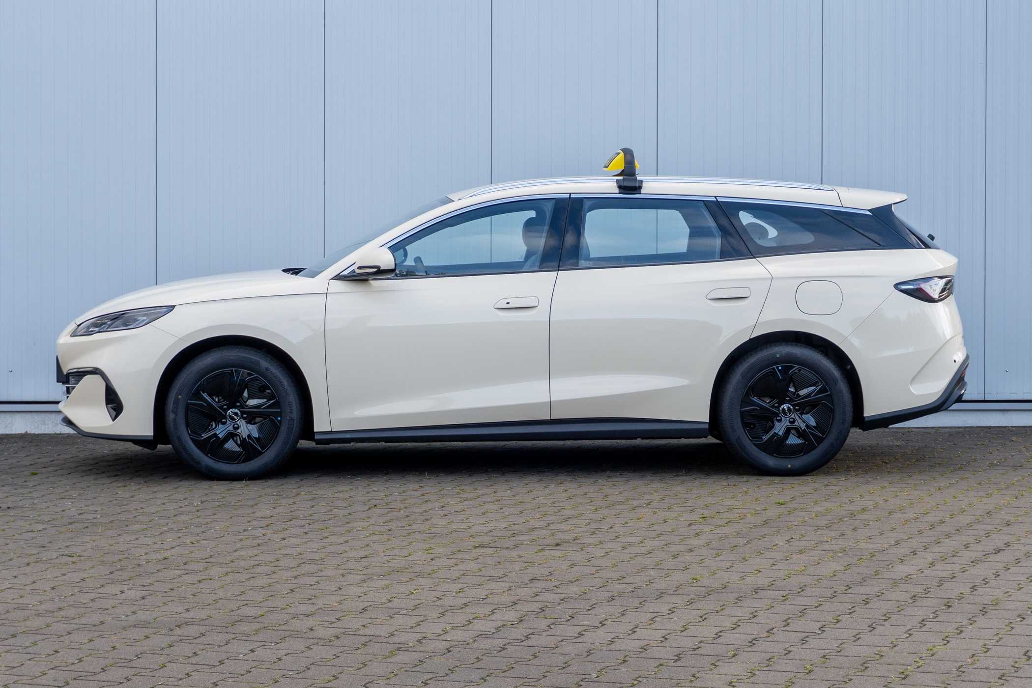 Mit 4,84 Metern Länge positioniert dich der BYD in der Mittelklasse.| Foto: Intax