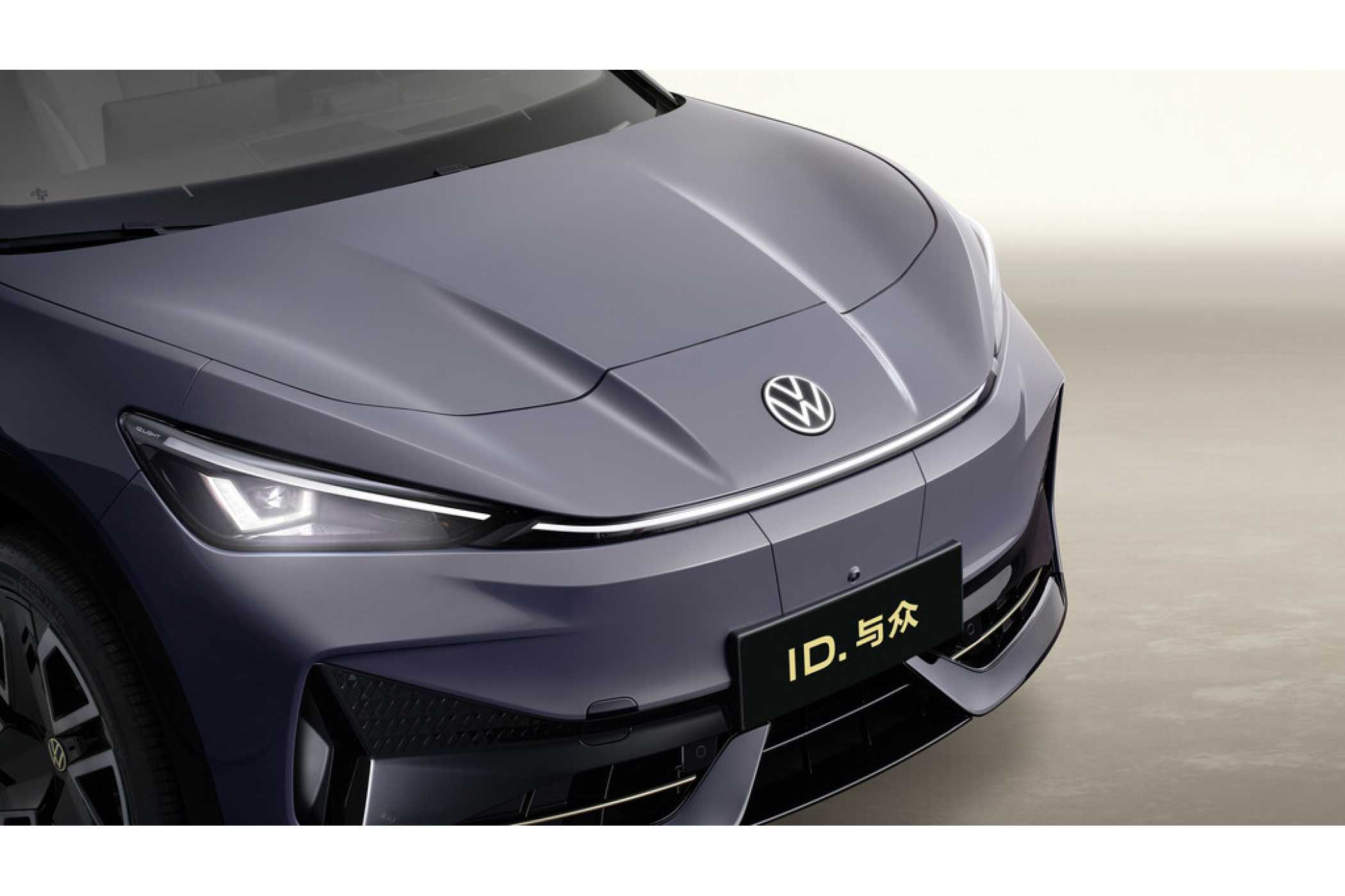 Zugespitzte Front mit Powerdomes und VW-Zeichen - kennt man auch so ähnlich. (Foto: VW)