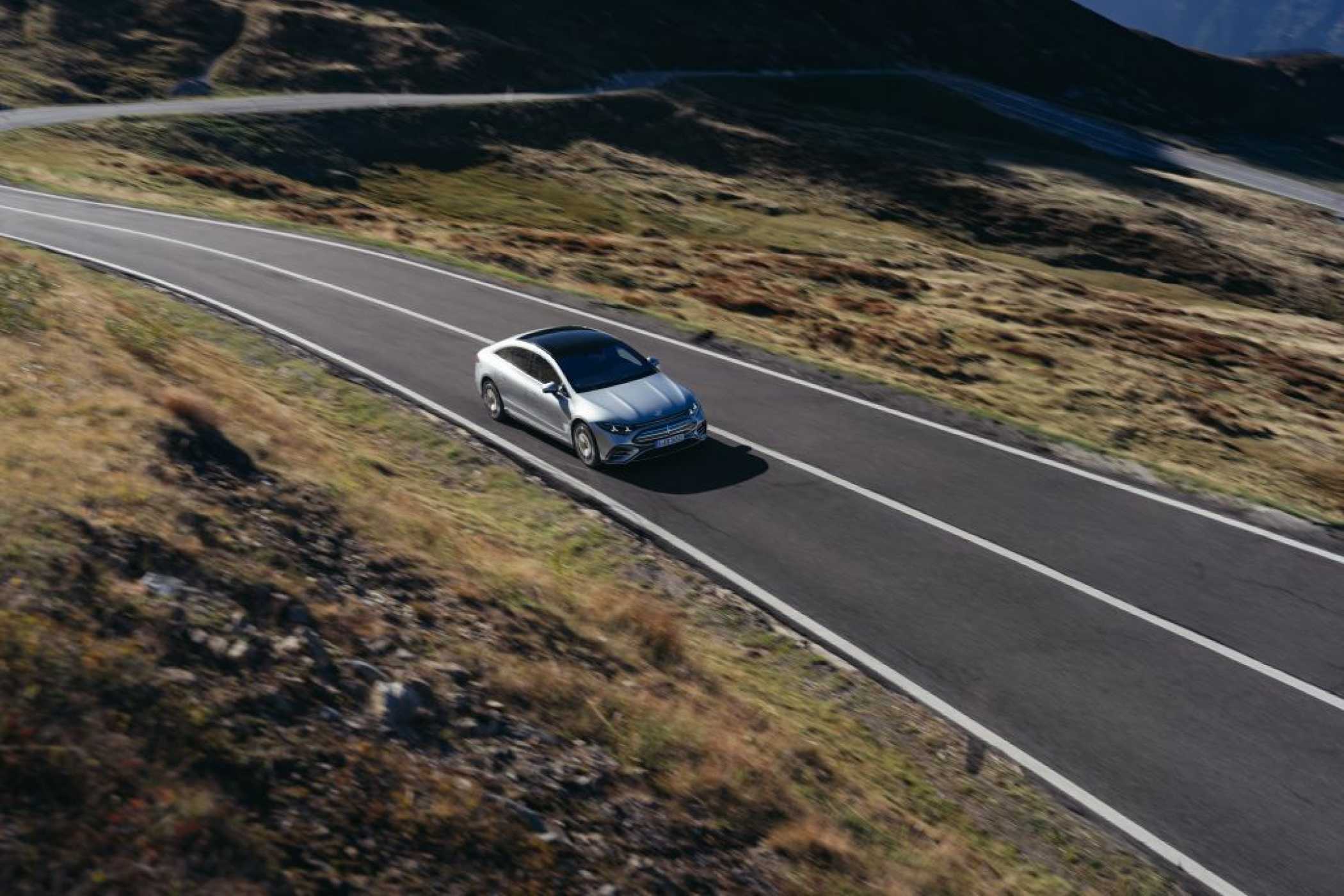 Mit dem Facelift wuchsen auf der Haube auch zwei "Powerdomes" - der 500 bietet bis zu 350 kW Leistung und 700 Nm Drehmoment. Das Limit beim Kurvencarven setzten die Reifen... | Foto: Mercedes-Benz