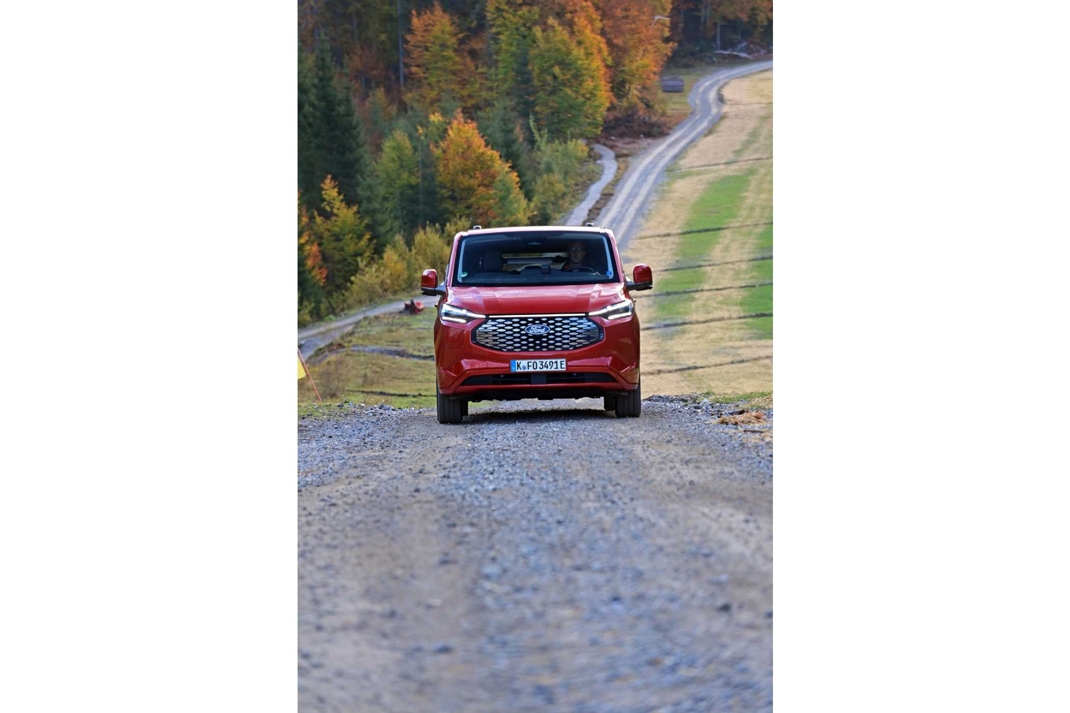Auf unbefestigten Straßen geht es bergauf.| Foto: Ford