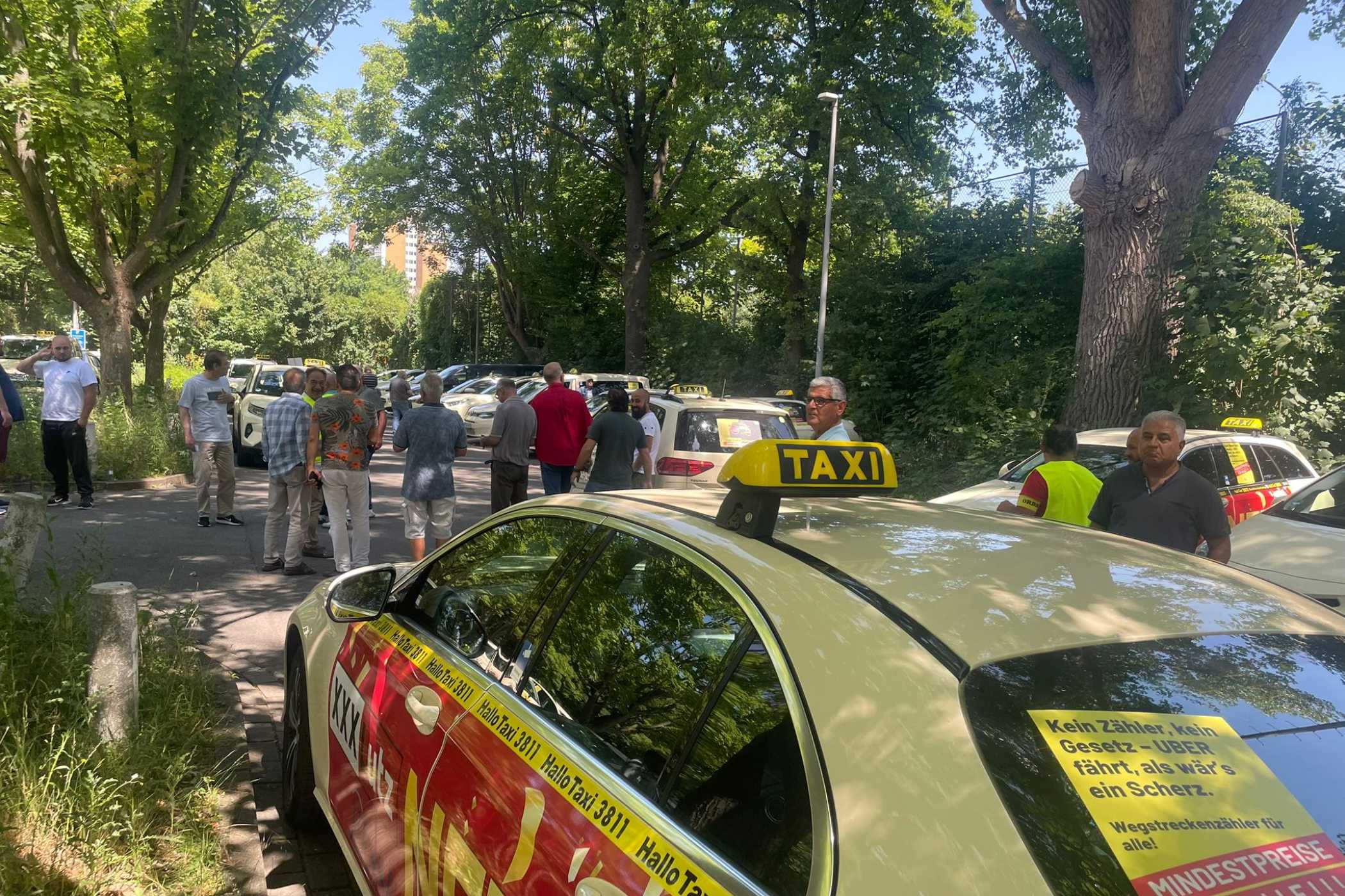 A little shade - nevertheless, it got pretty hot in Hanover.| Photo: Hello Taxi 3811