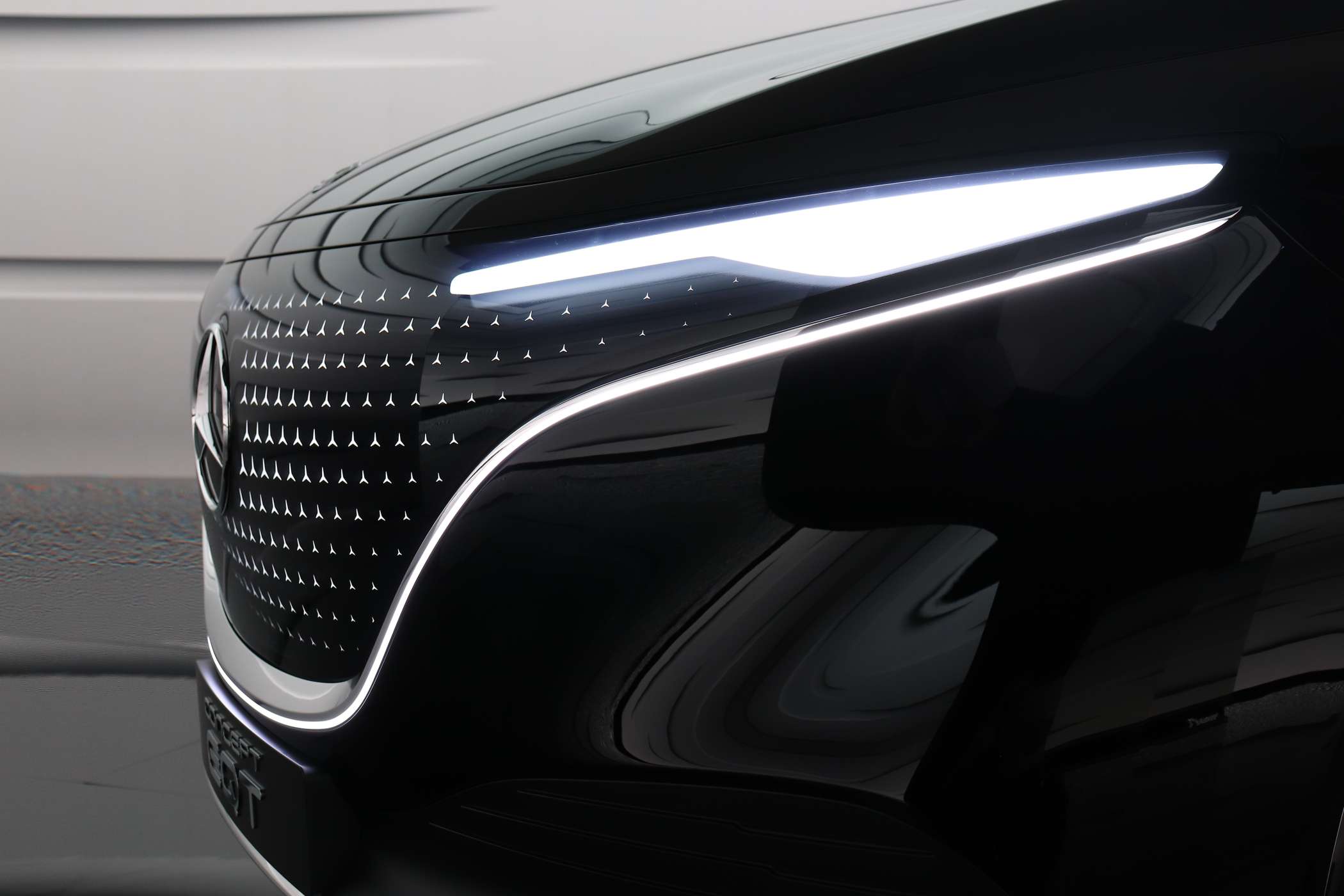 Futuristisch: Die Front, die mit LED-Scheinwerfern weitgehend so in Serie gehen dürfte. | Foto: Mercedes-Benz