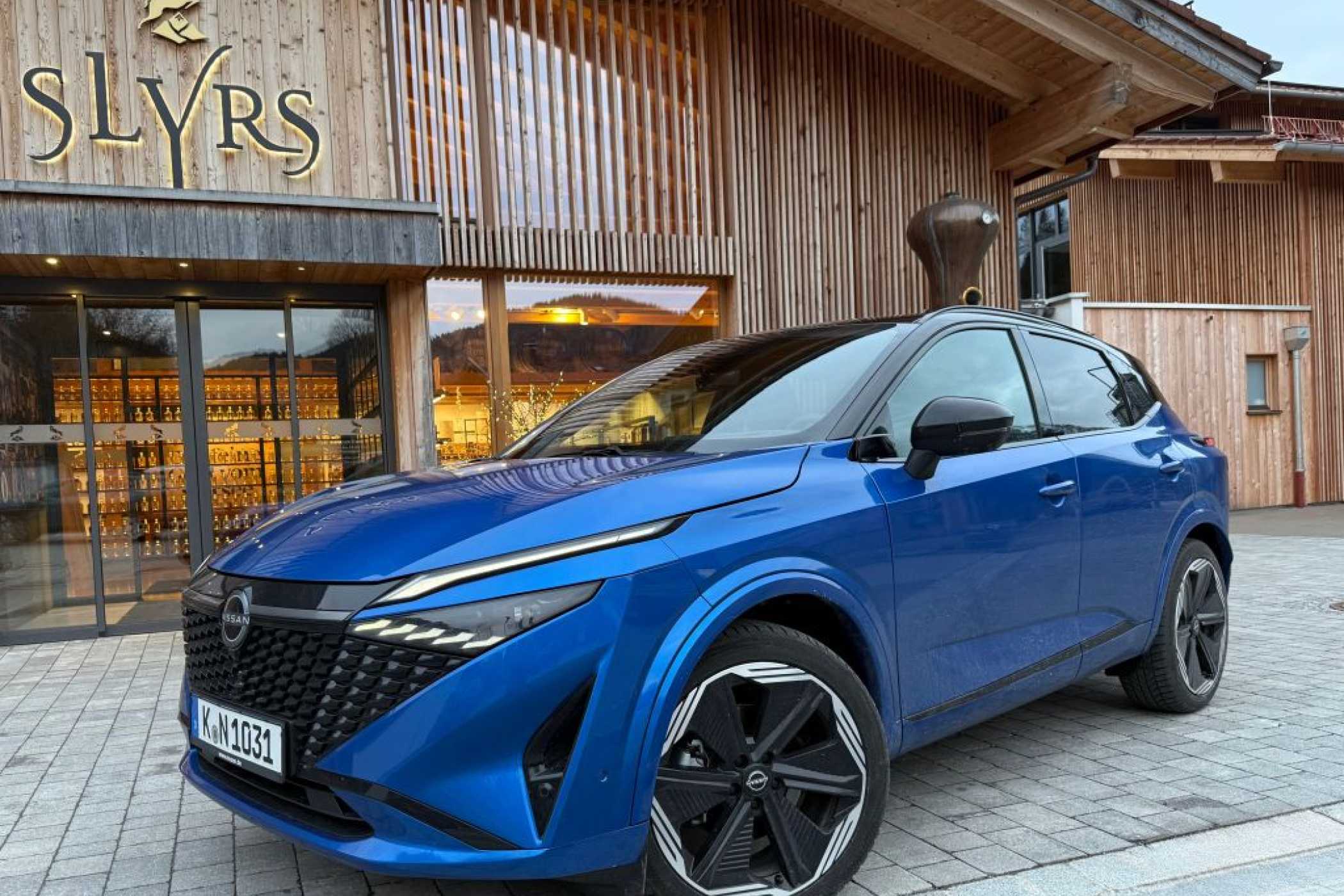 Globalisierung at its best: Ein japanisches Auto aus Großbritannien, dafür kommt der Slyrs Whisky aus Oberbayern...| Foto: G. Soller