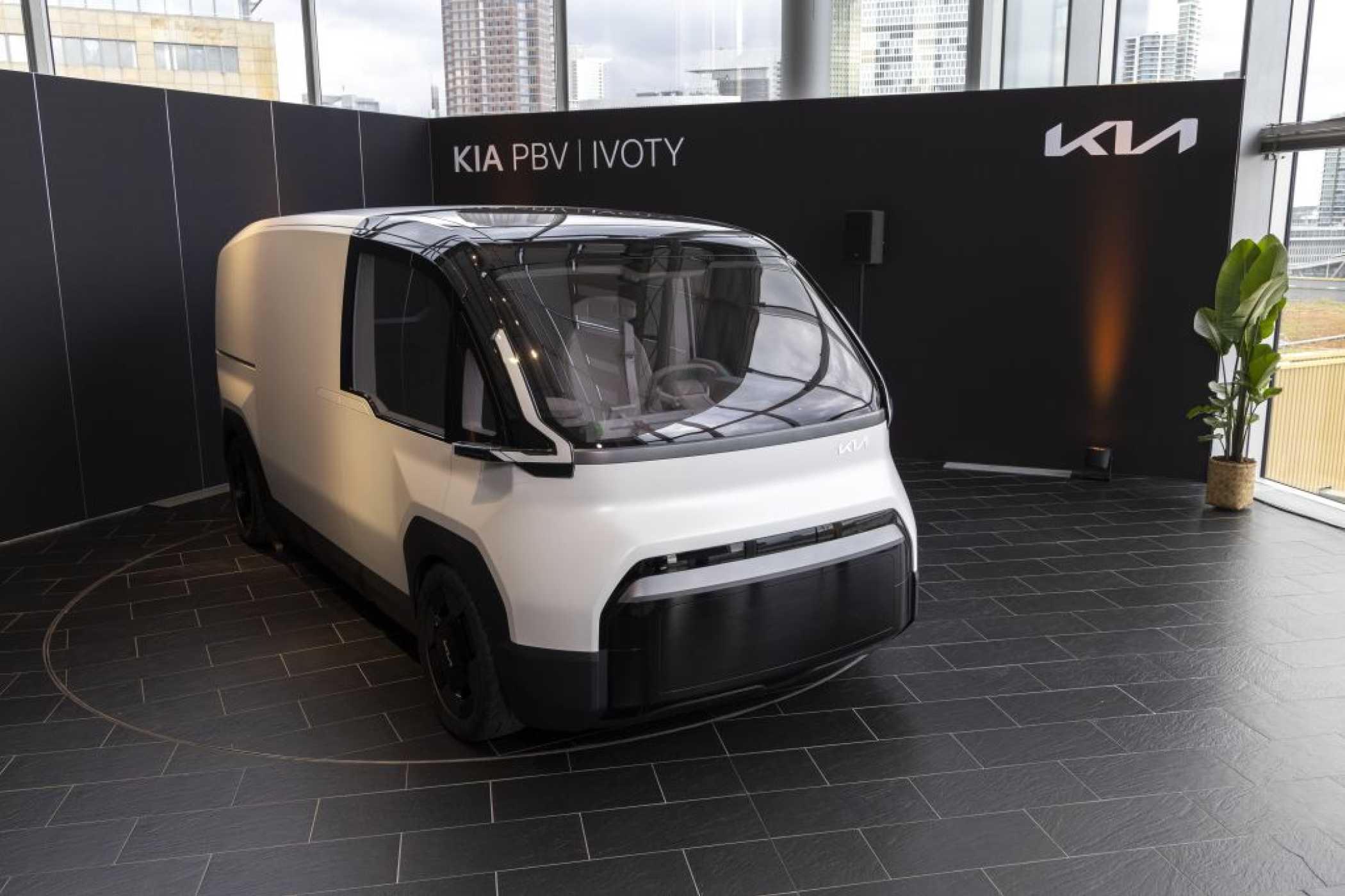 Ob es in der großen Glaskuppel nicht recht heiß wird im Sommer, bleibt abzuwarten. Der PV7 kommt 2027. | Foto: Kia