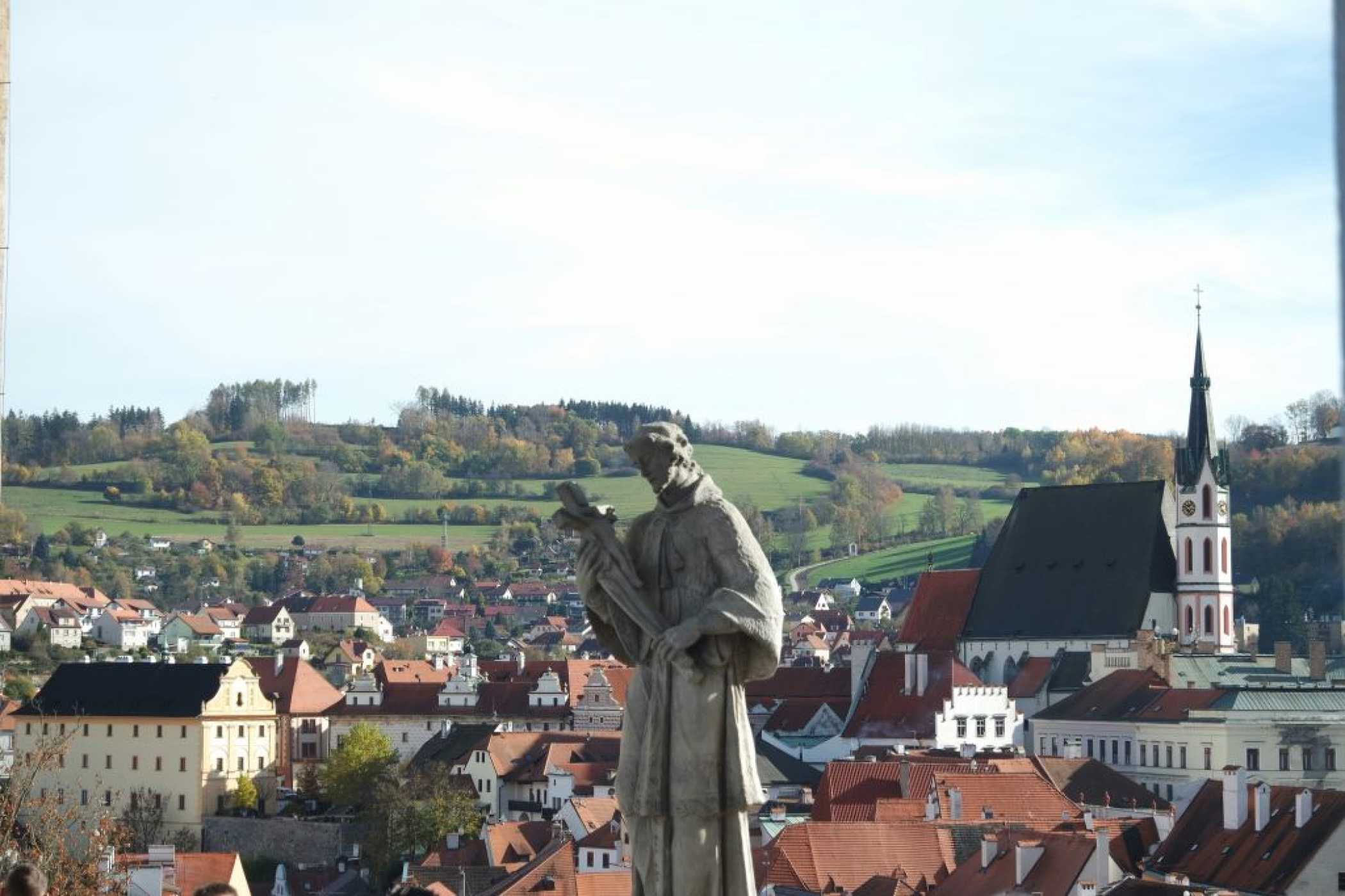 Krasser Kontrast: Landau ist deutlich kleiner und verwinkelt. | Foto: Aleksei Tertychnyi/Unsplash
