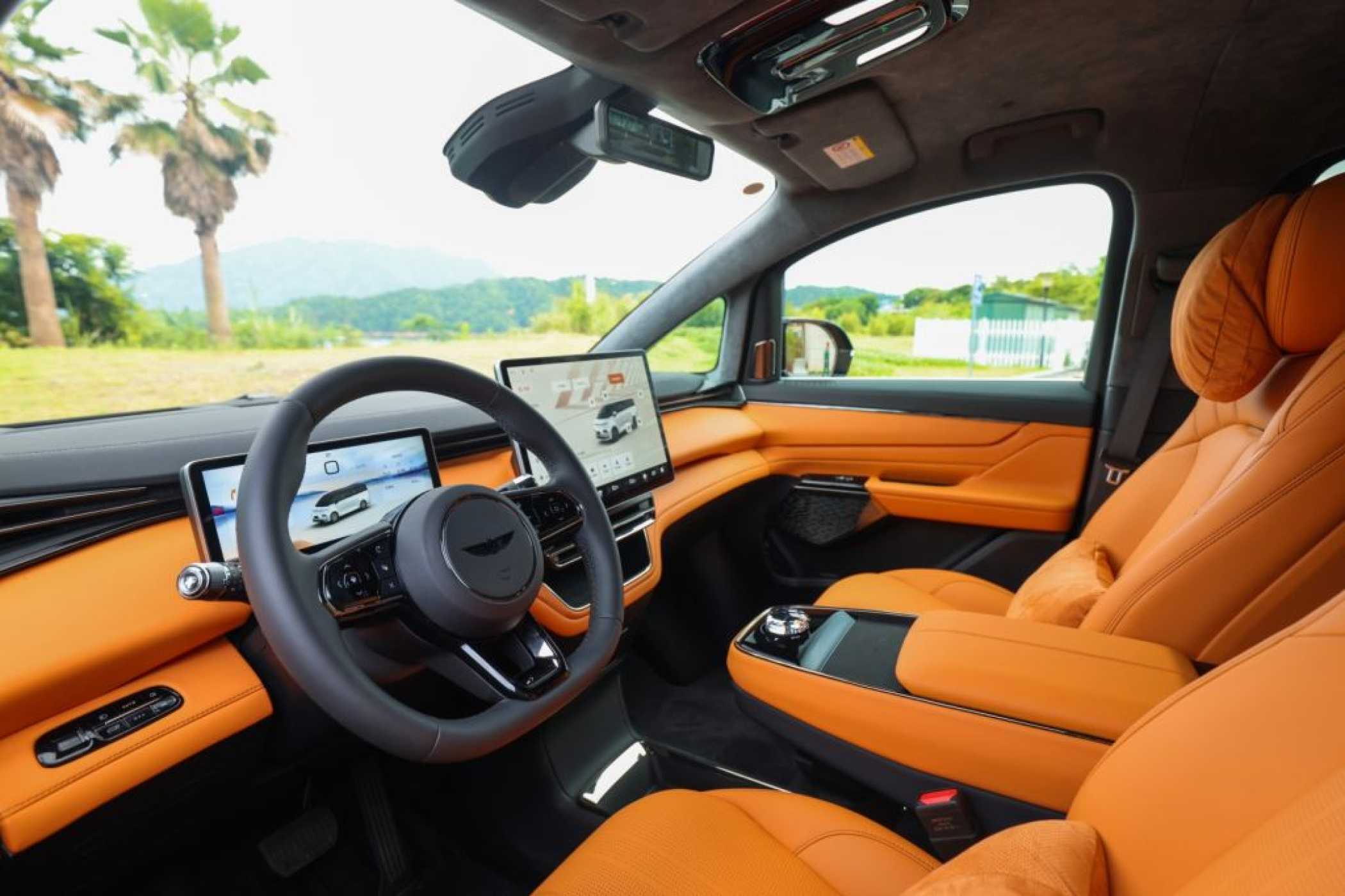 Edles zweifarbiges Interieur hier in der Luxusversion. | Foto: LEVC
