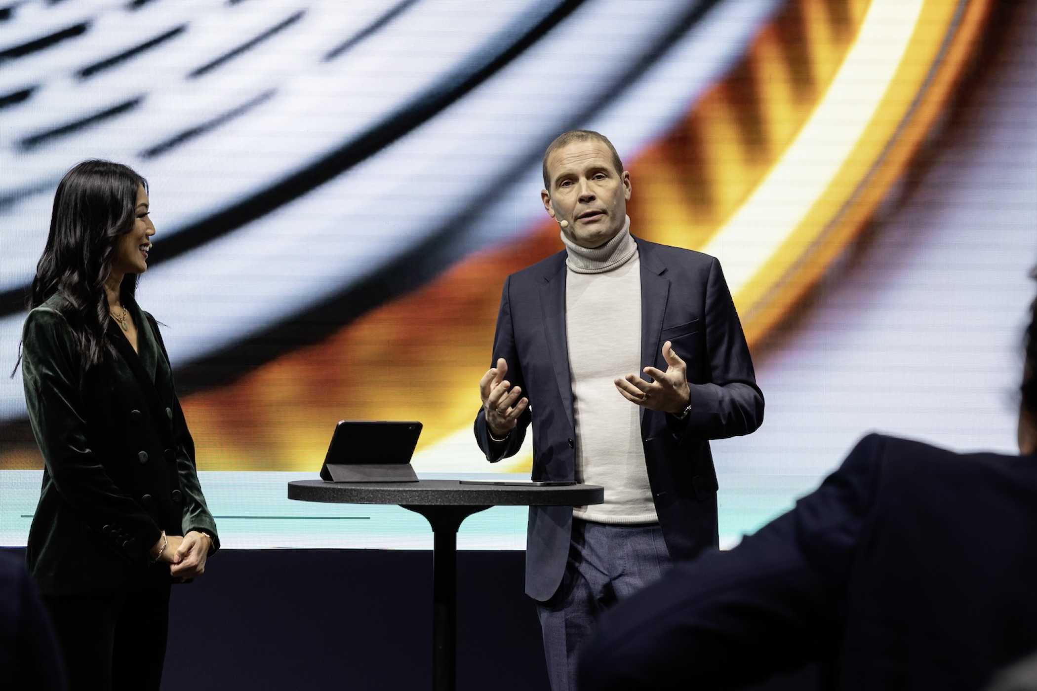 Mercedes-Chief Software Officer Magnus Östberg erläuterte die Details und war sehr zufrieden. (Foto: Mercedes-Benz)